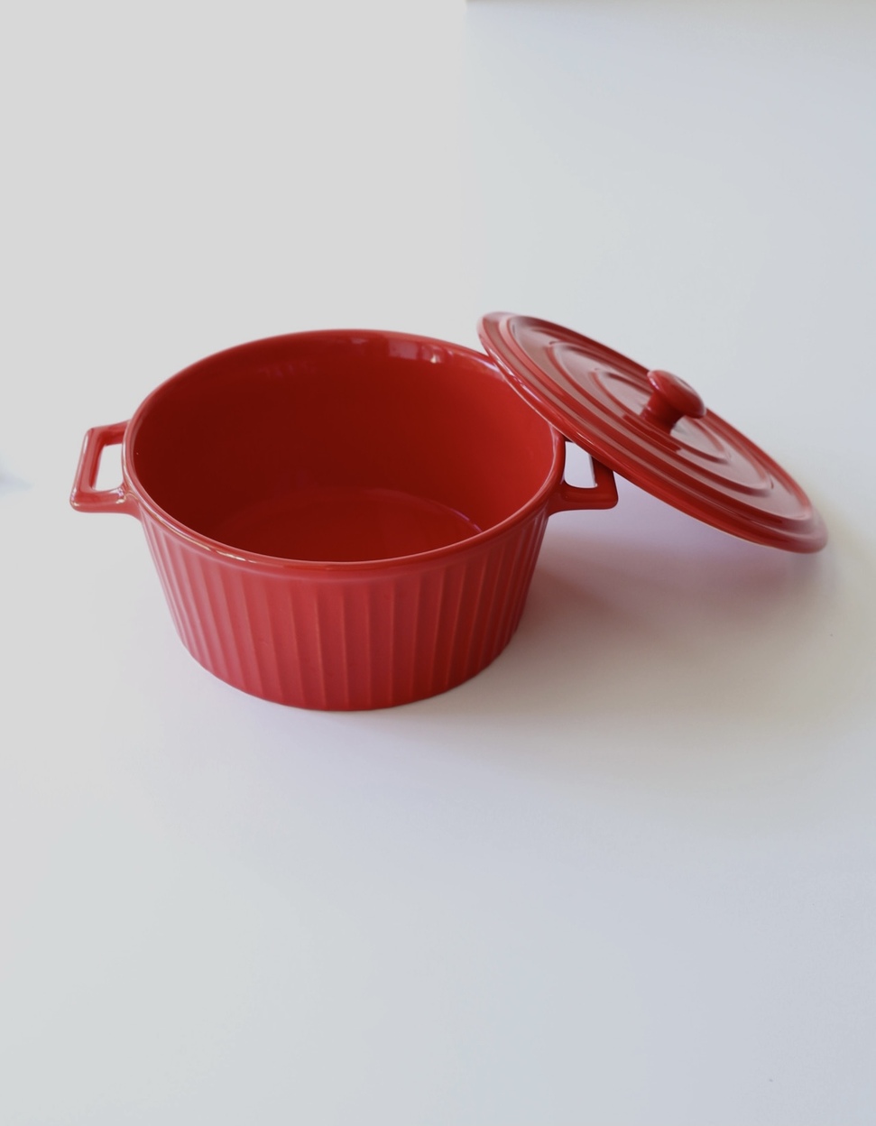 картинка Кастрюля для запекания с крышкой( Супница ) красная от магазина Pratik