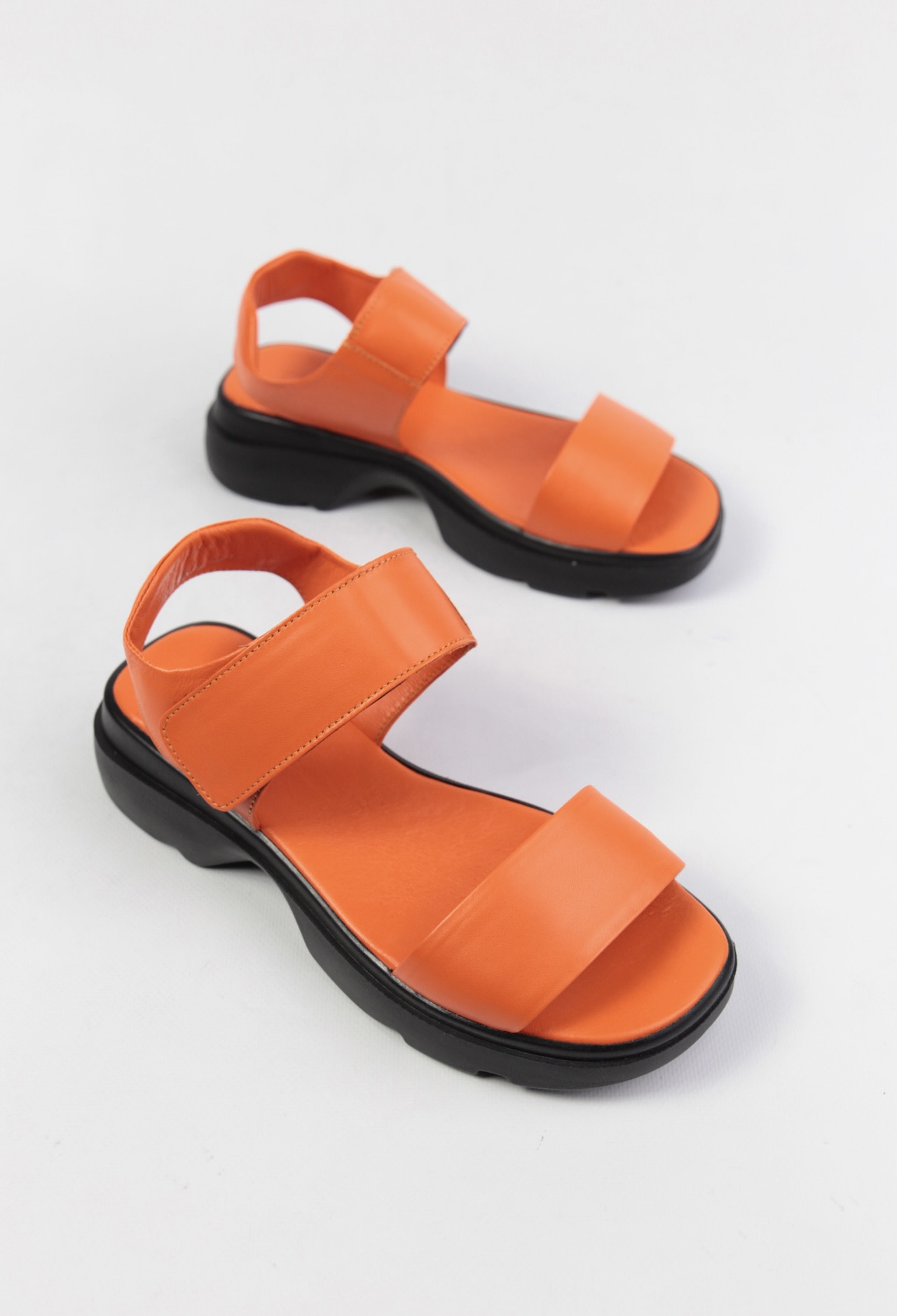 картинка Босоножки кожаные Benito от магазина Pratik