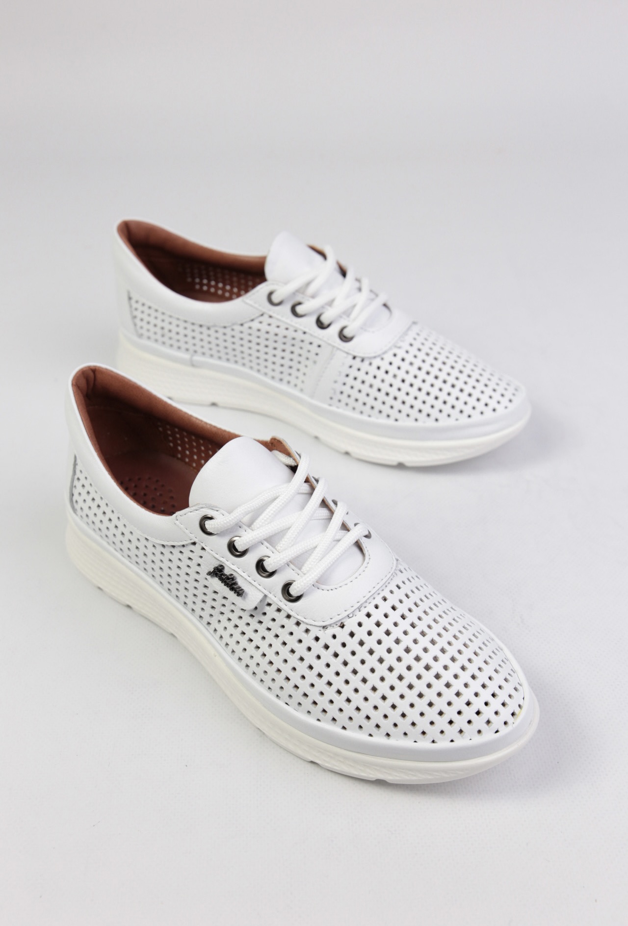 картинка Кроссовки кожаные Benito от магазина Pratik