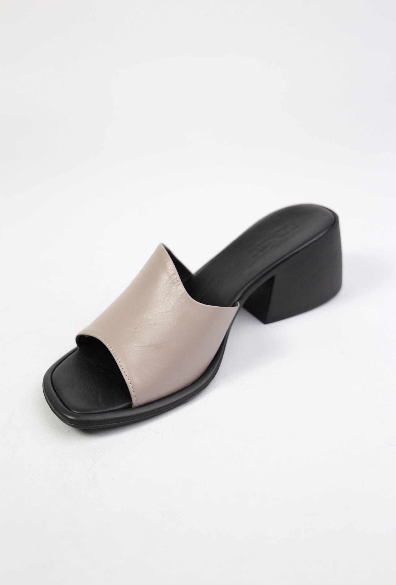 картинка Сабо кожаные Benito от магазина Pratik