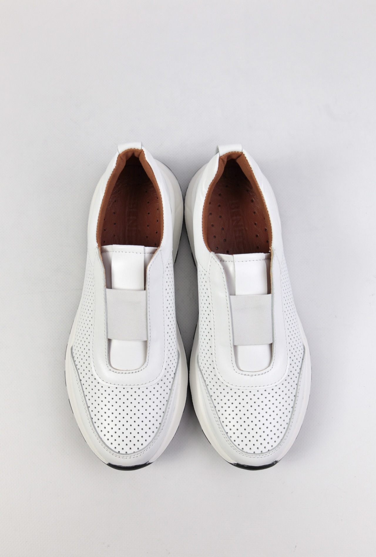 картинка  Кроссовки кожаные Benito от магазина Pratik