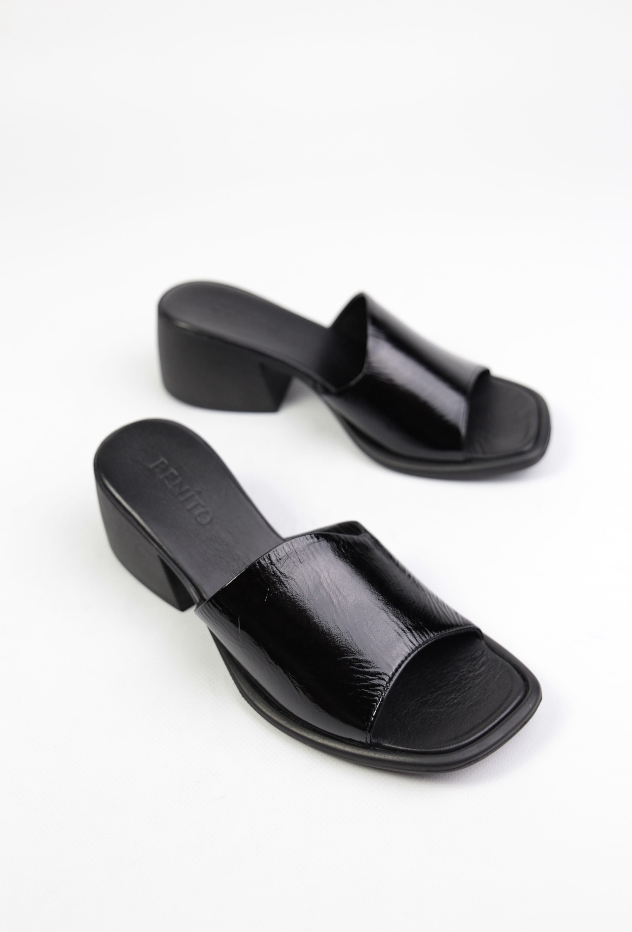 картинка Сабо кожаные Benito от магазина Pratik