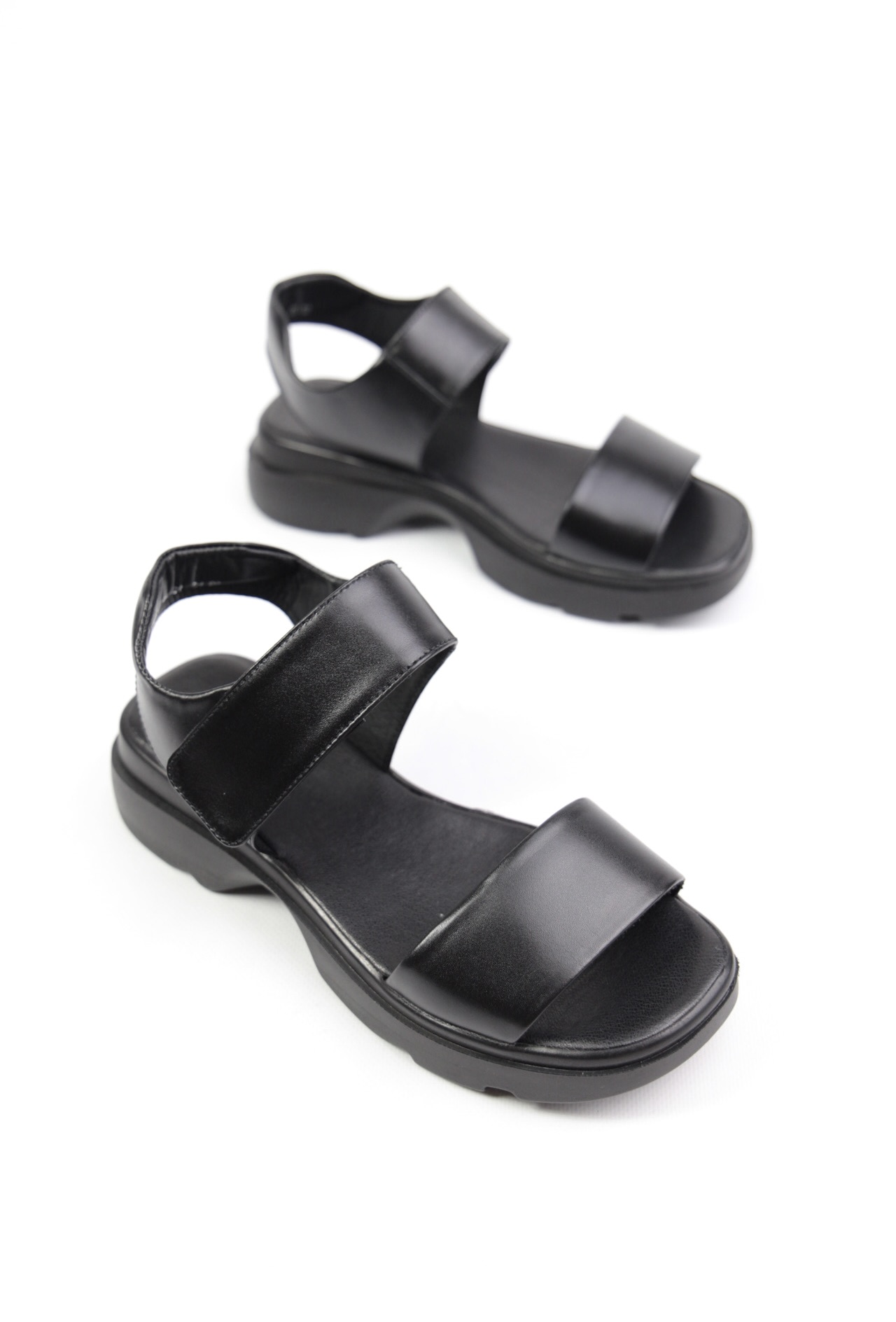 картинка Босоножки кожаные Benito от магазина Pratik