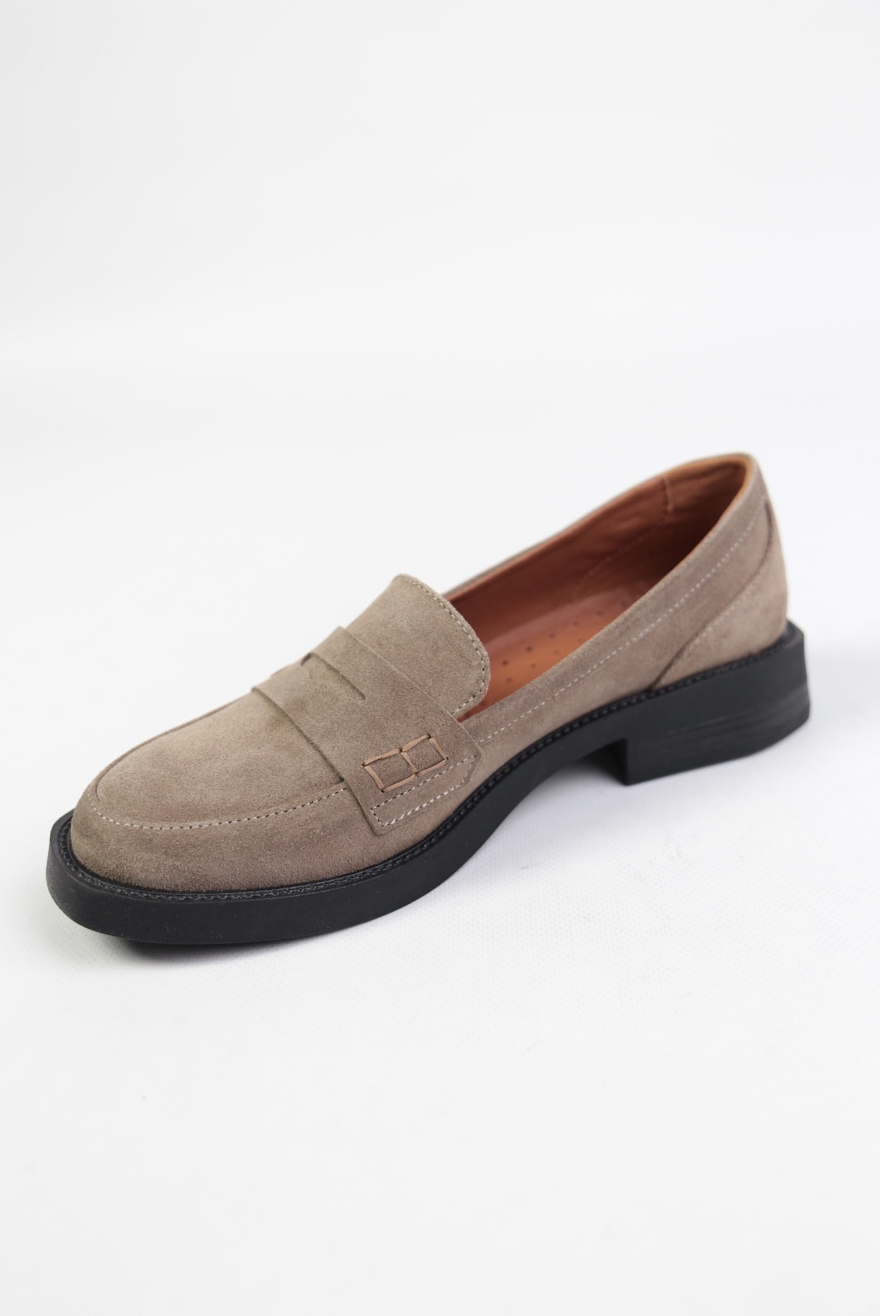 картинка Лоферы замшевые Benito от магазина Pratik