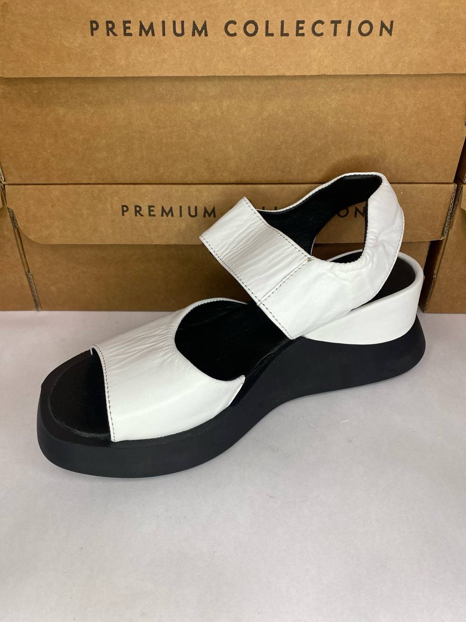 картинка Босоножки кожаные Benito от магазина Pratik