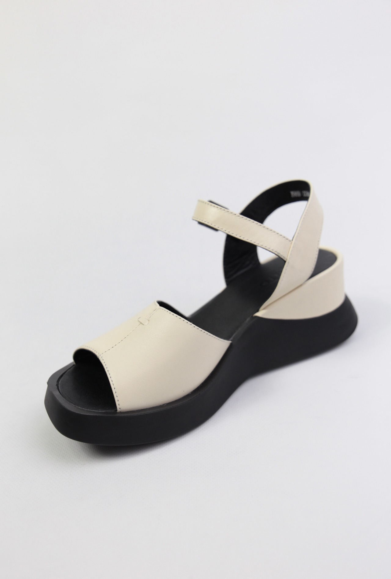 картинка Босоножки кожаные Benito от магазина Pratik