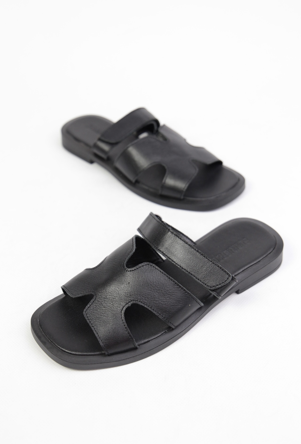 картинка Шлепанцы кожаные Benito от магазина Pratik