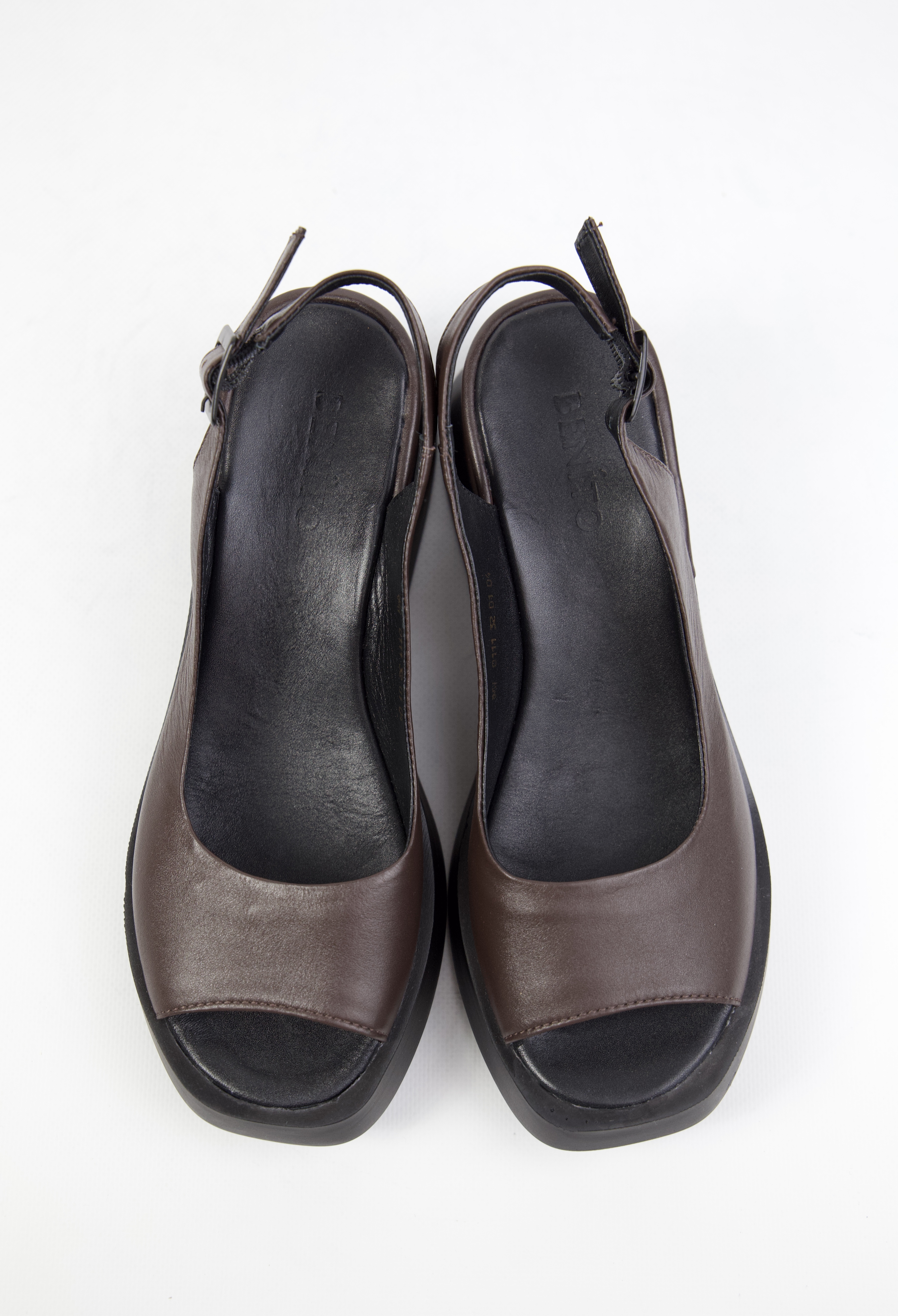 картинка Босоножки кожаные Benito от магазина Pratik