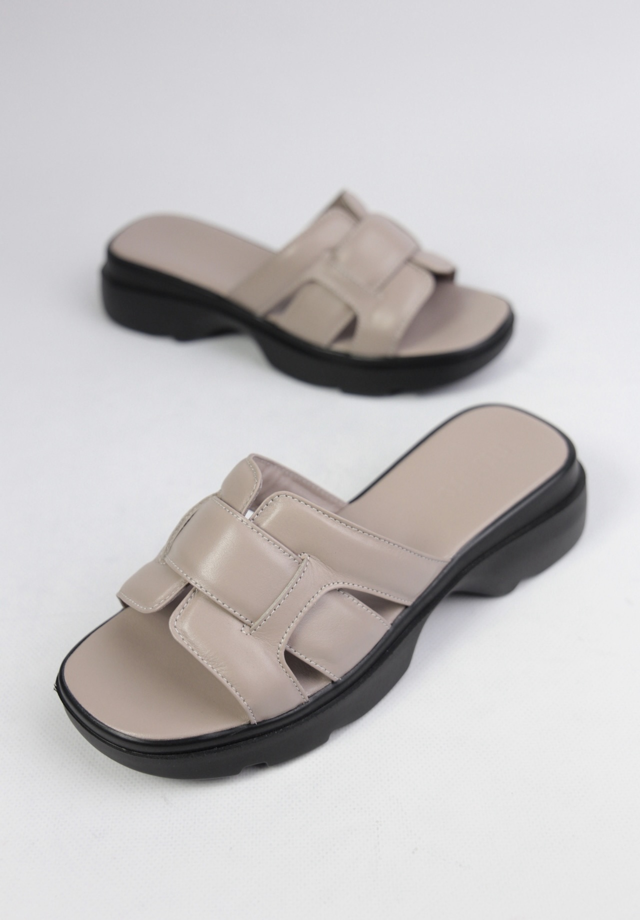 картинка Шлепанцы кожаные Benito от магазина Pratik