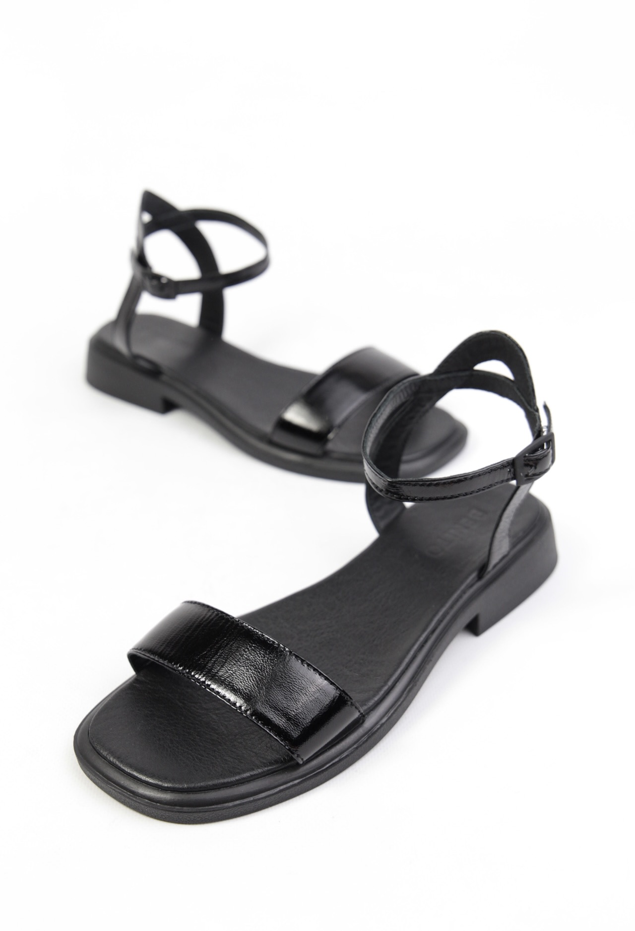 картинка Сандалии кожаные Benito от магазина Pratik