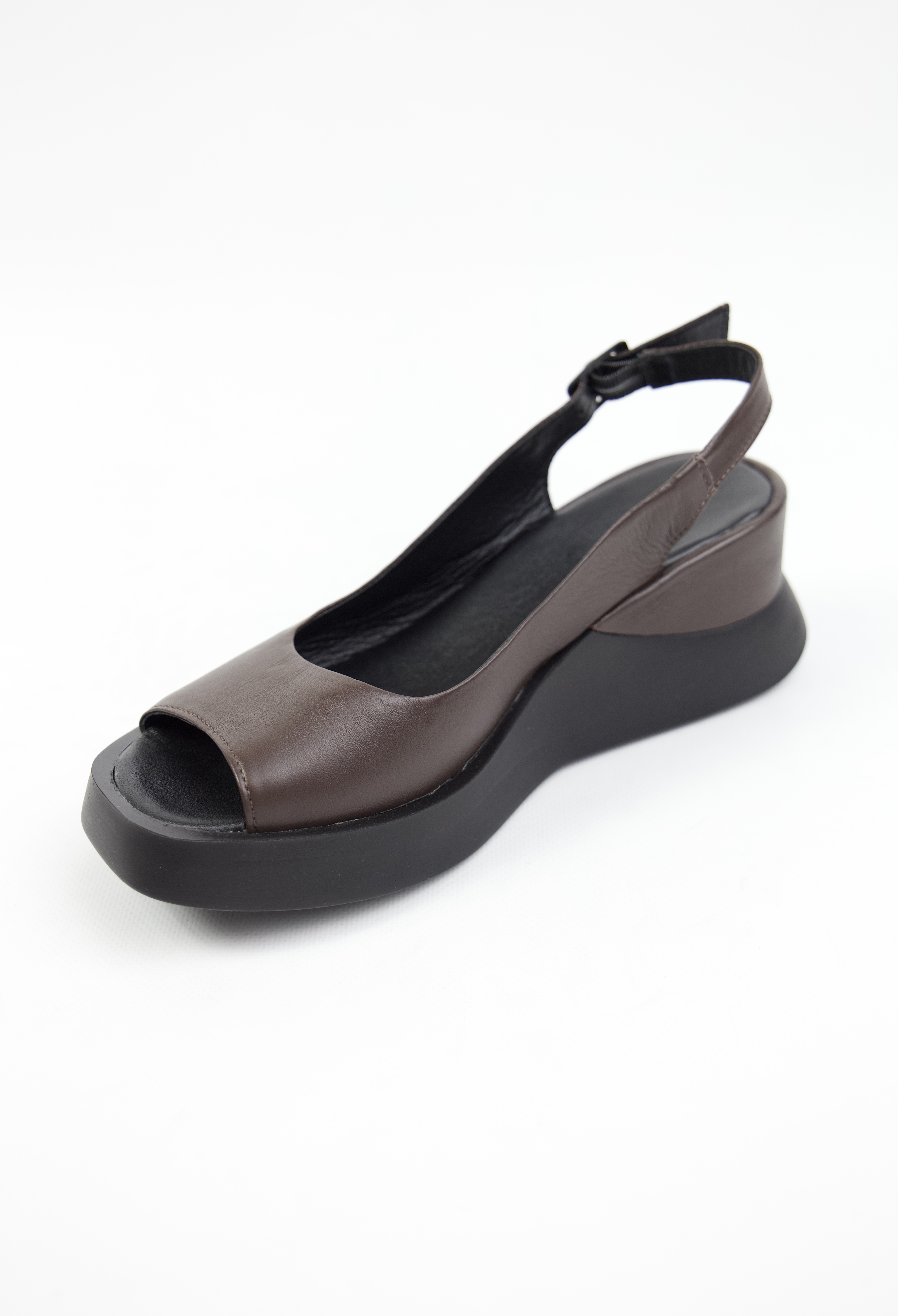 картинка Босоножки кожаные Benito от магазина Pratik