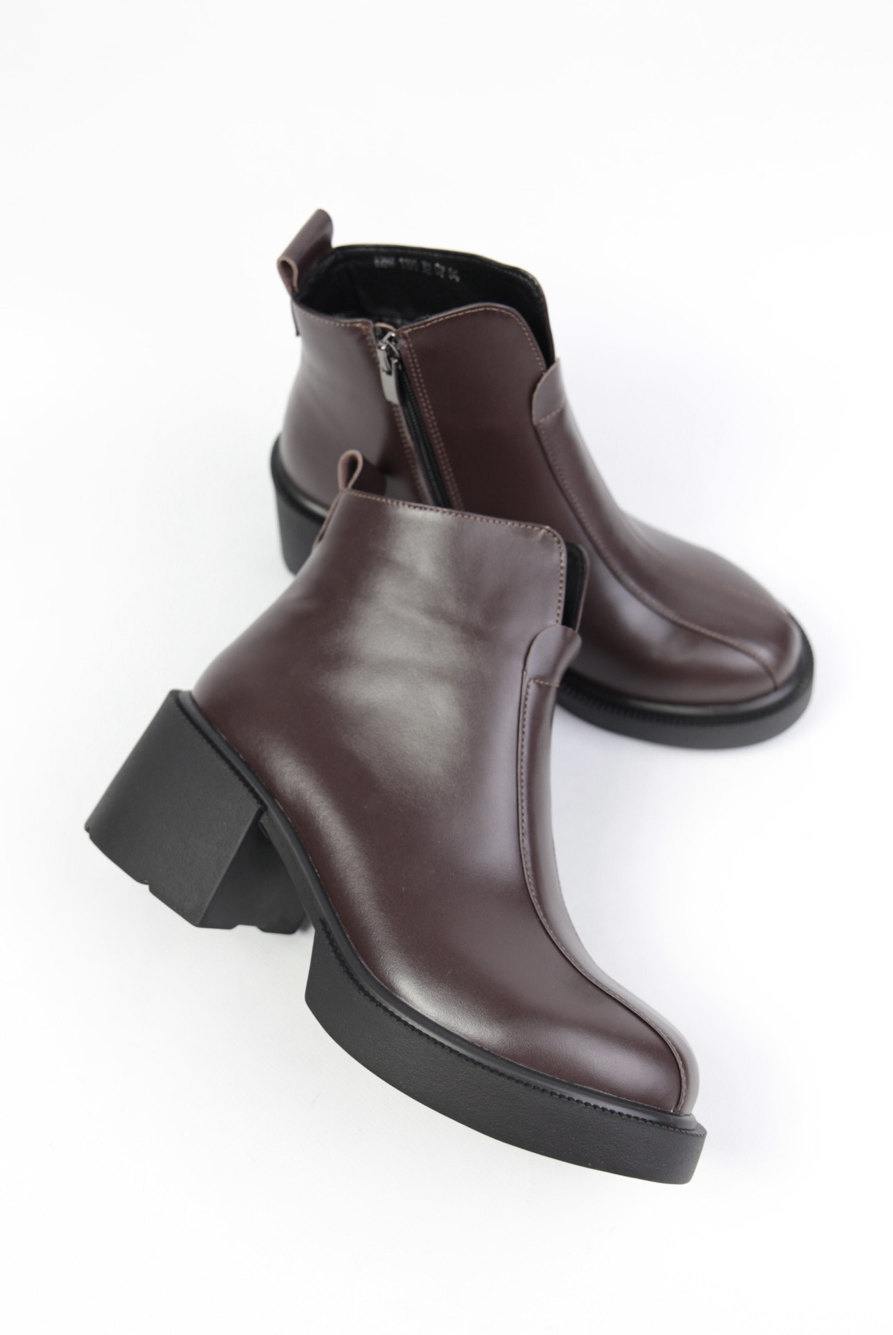 картинка Ботильоны кожаные Benito от магазина Pratik