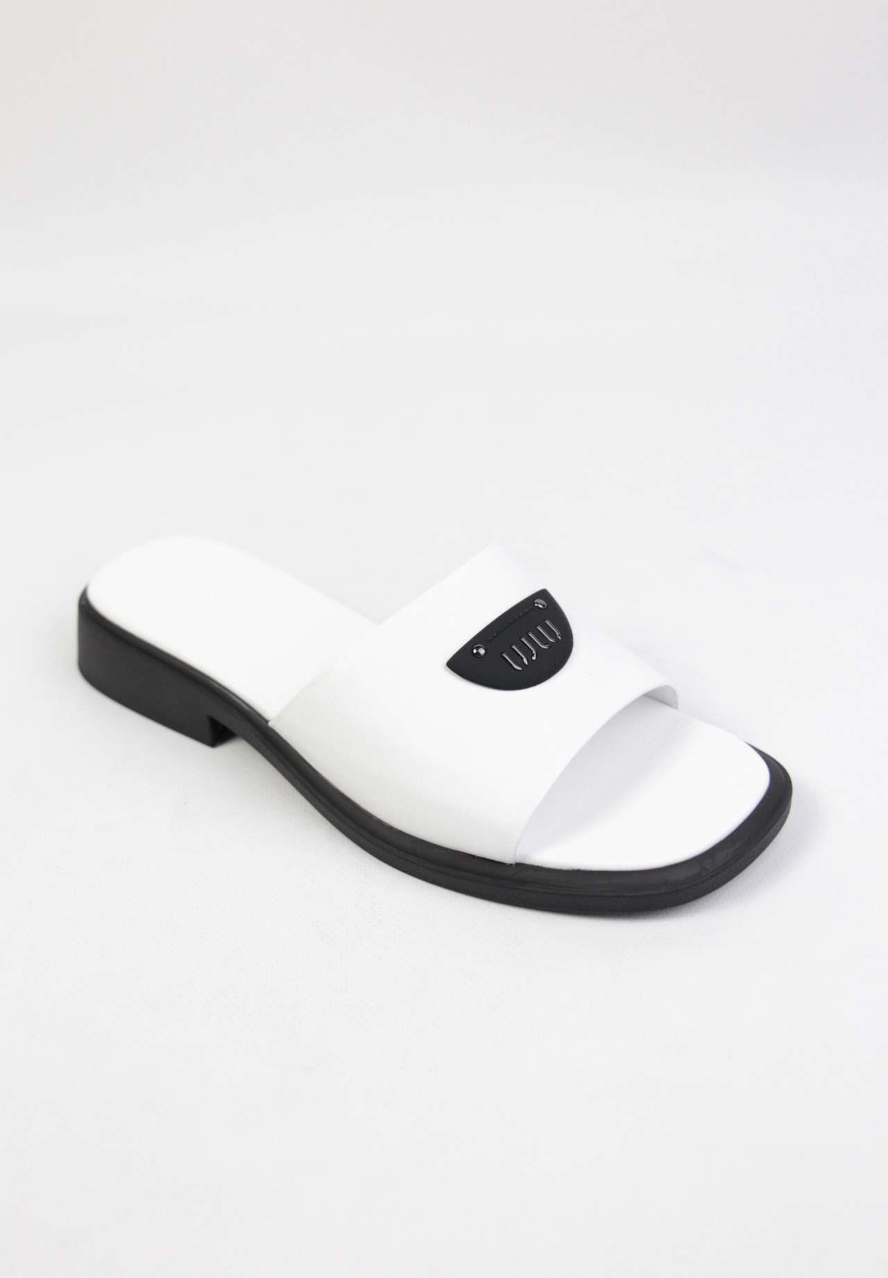 картинка Шлепанцы кожаные Benito от магазина Pratik