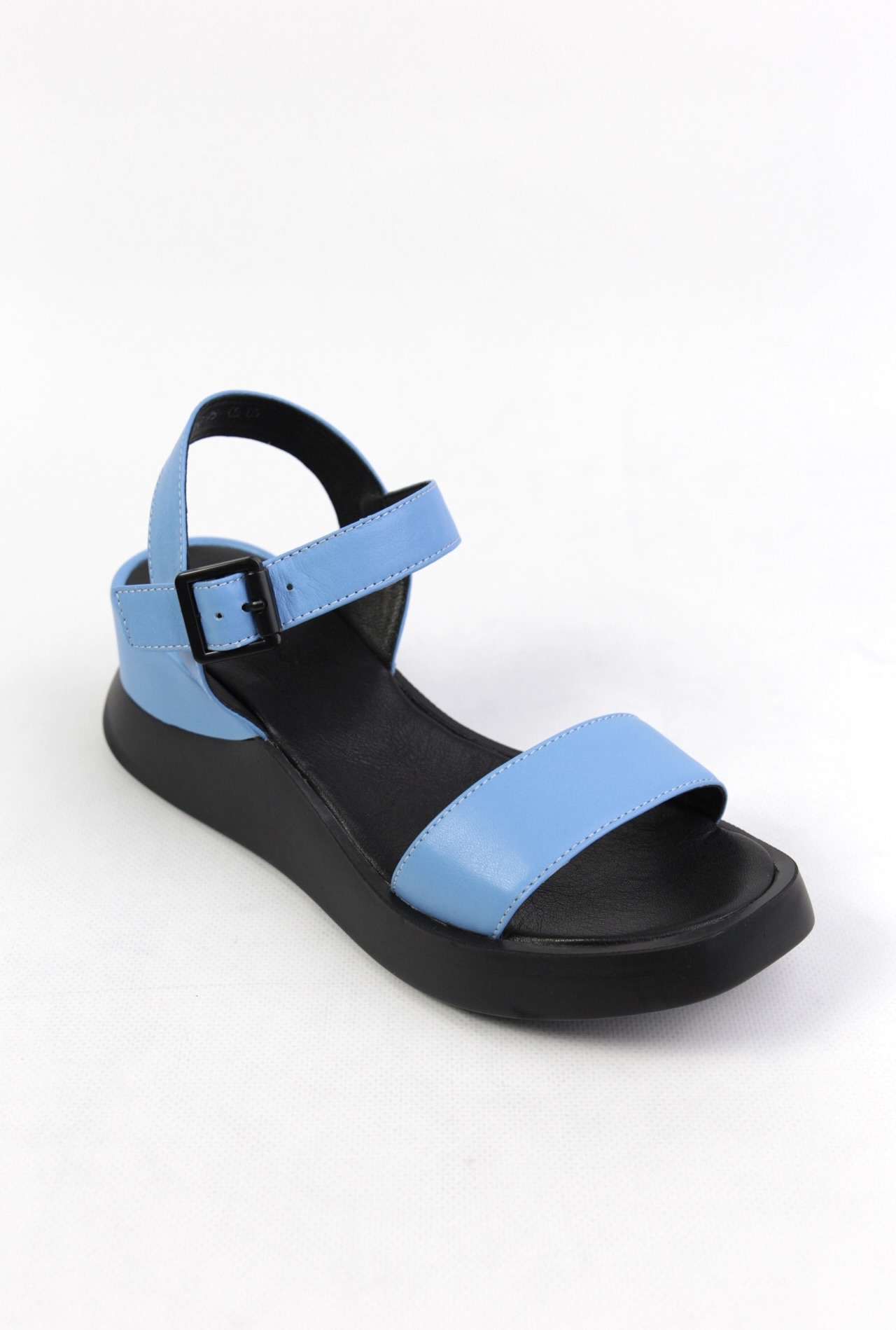 картинка Босоножки кожаные Benito от магазина Pratik