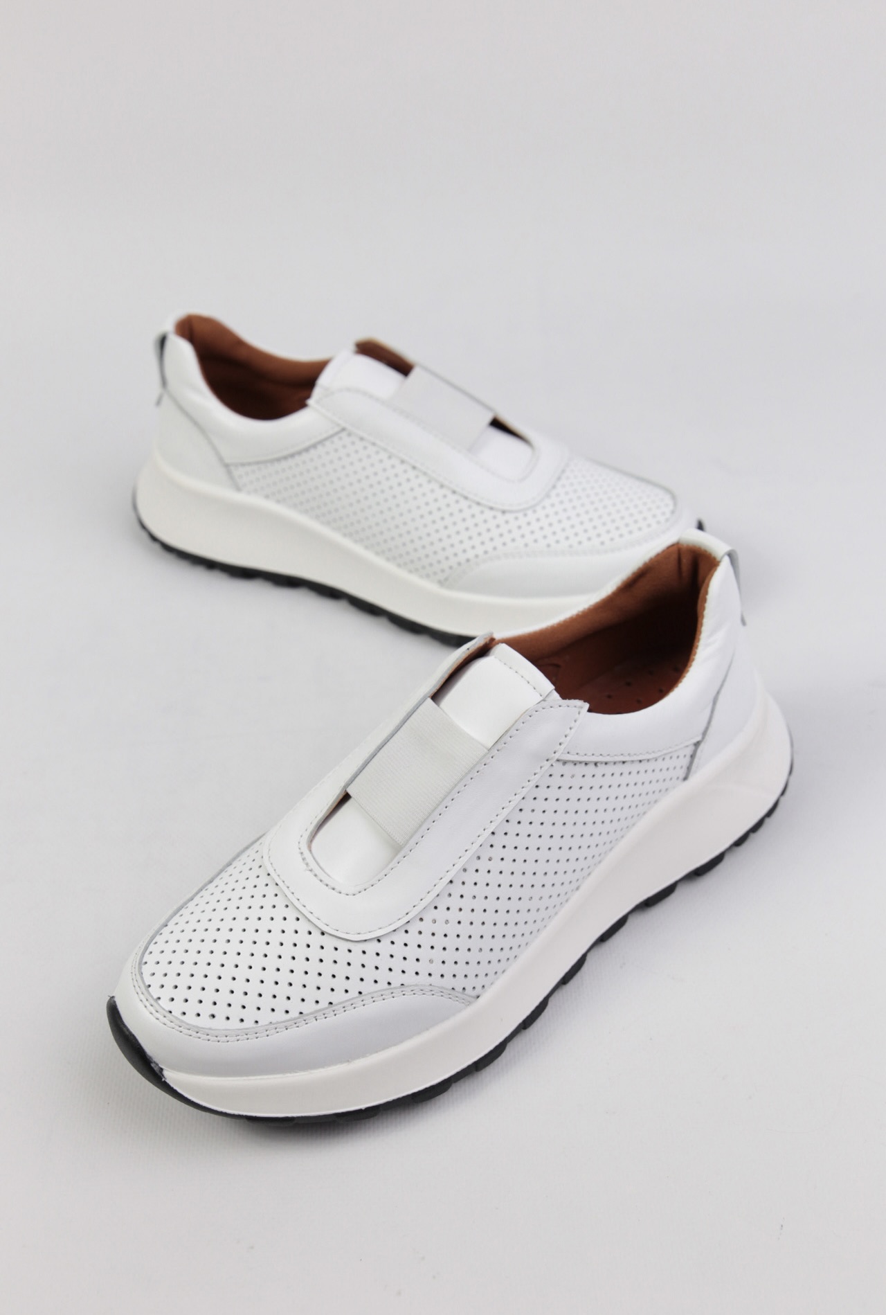 картинка  Кроссовки кожаные Benito от магазина Pratik