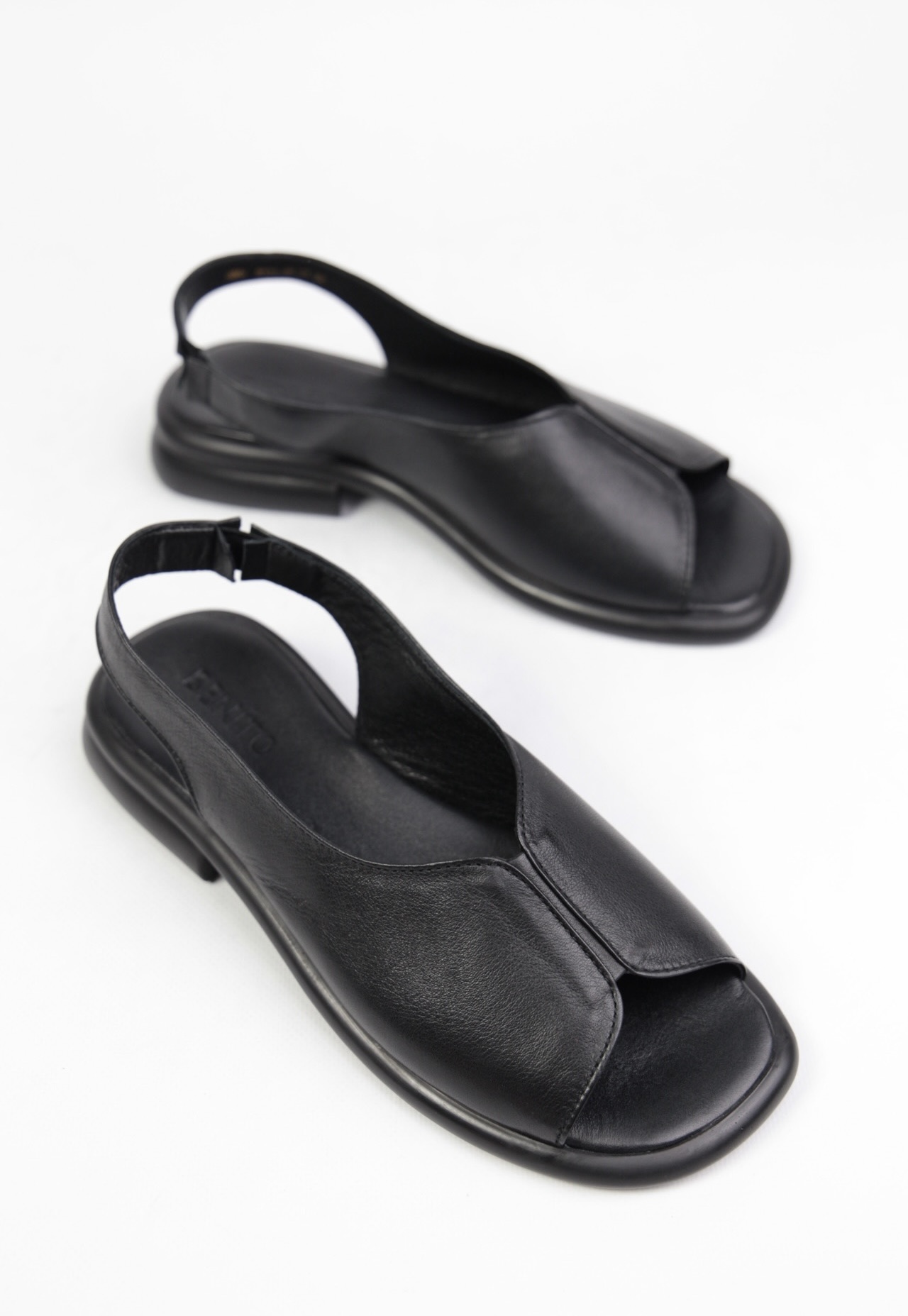 картинка Сандалии кожаные Benito от магазина Pratik