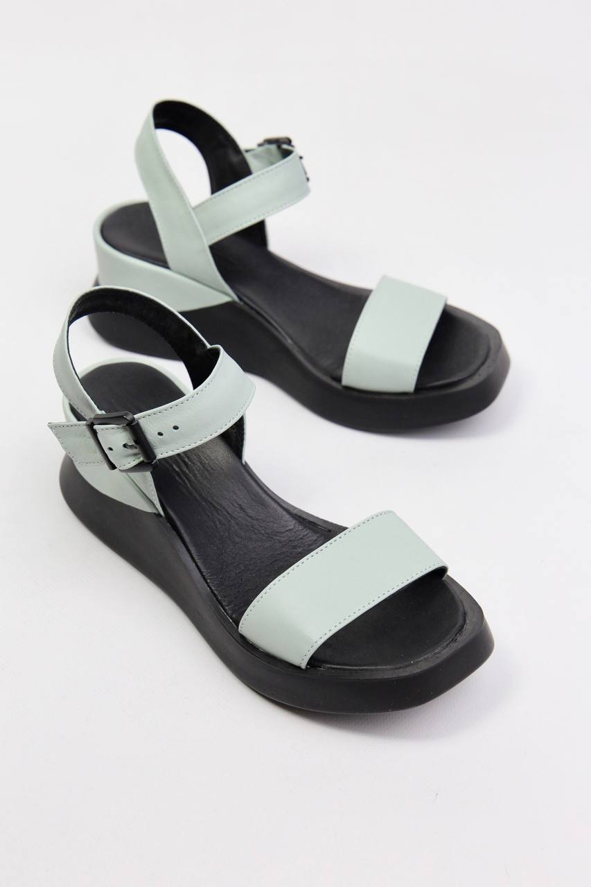 картинка Босоножки кожаные Benito от магазина Pratik