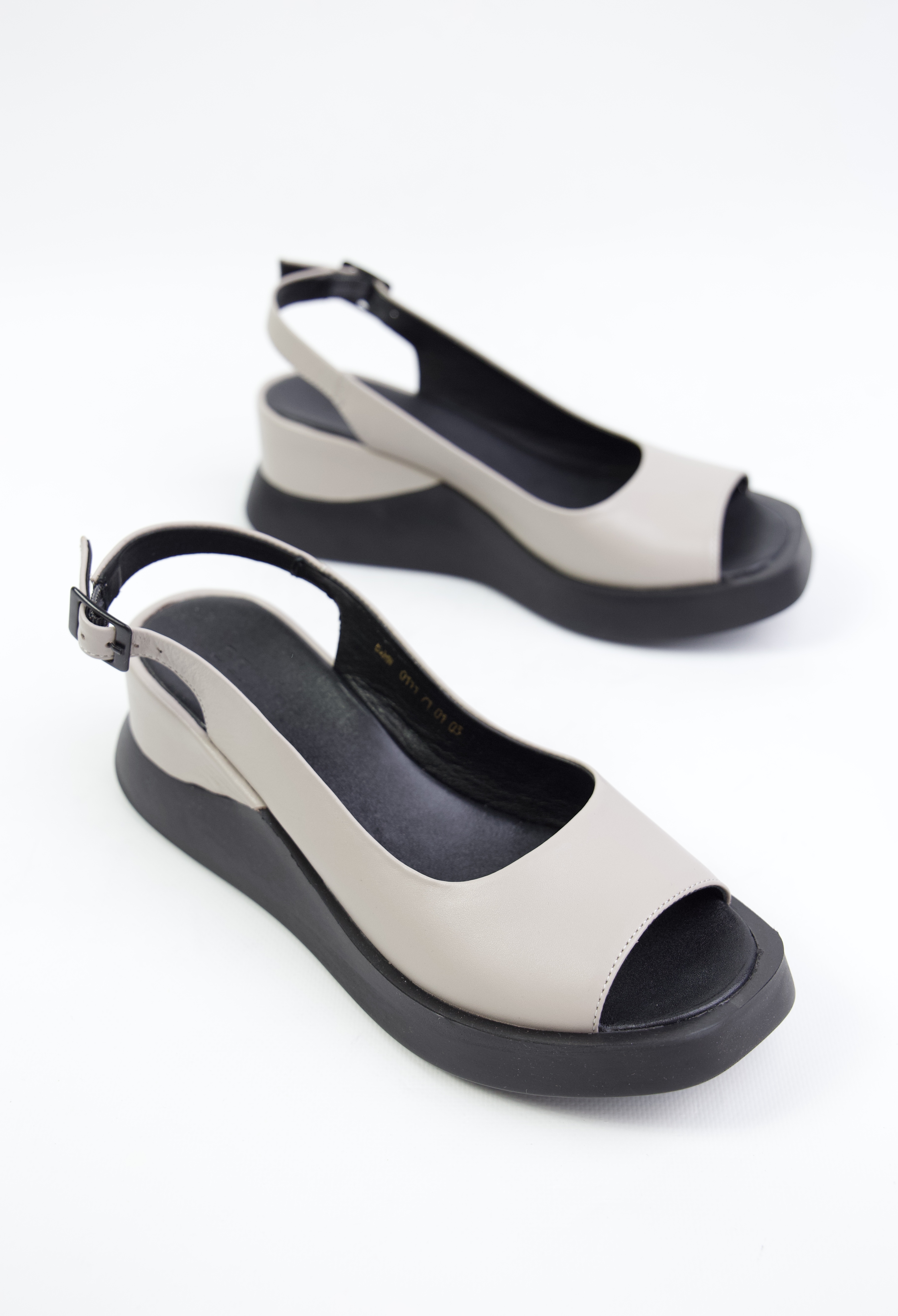 картинка Босоножки кожаные Benito от магазина Pratik