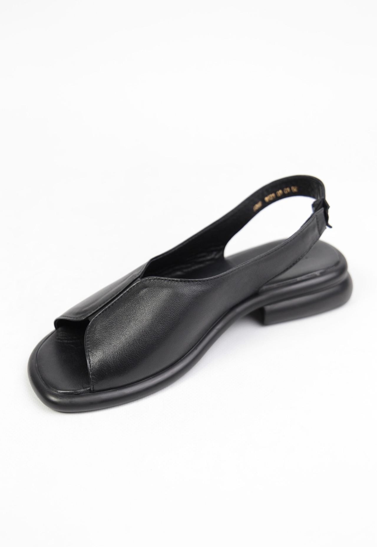 картинка Сандалии кожаные Benito от магазина Pratik