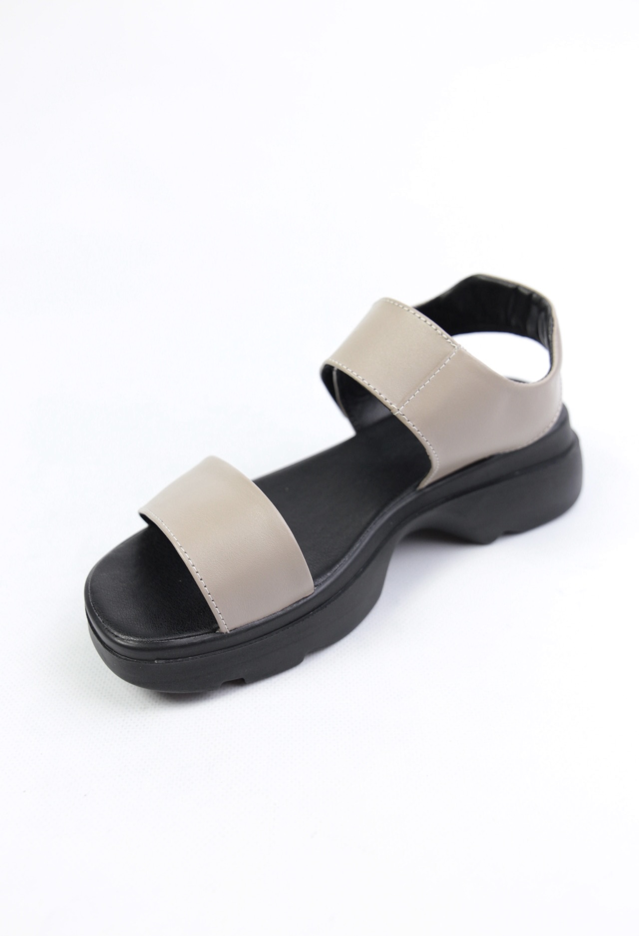 картинка Босоножки кожаные Benito от магазина Pratik