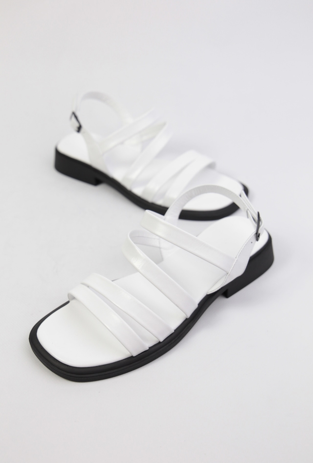 картинка Сандалии кожаные Benito от магазина Pratik