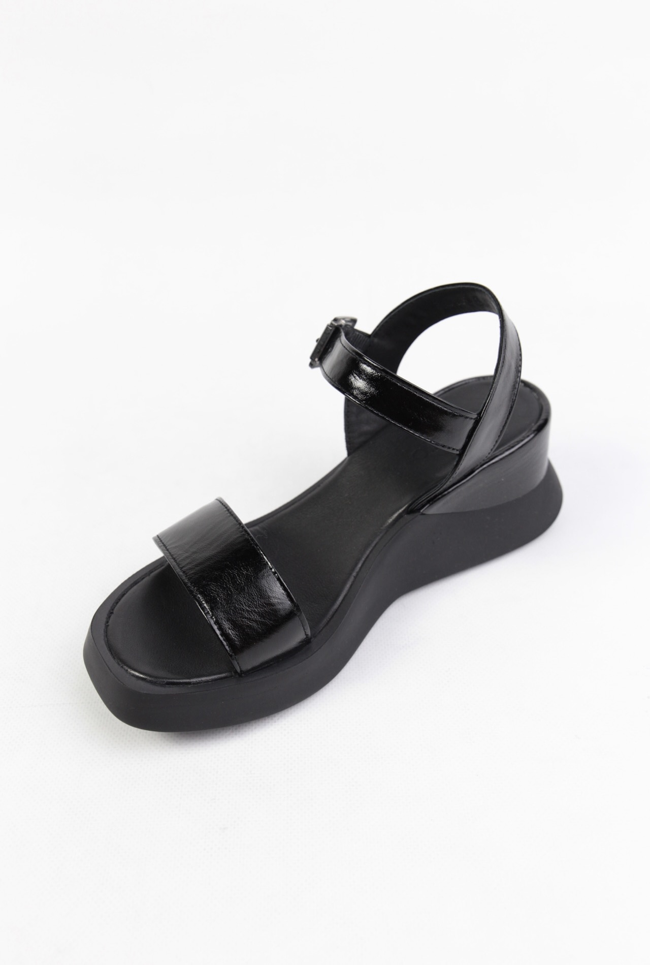 картинка Босоножки кожаные Benito от магазина Pratik