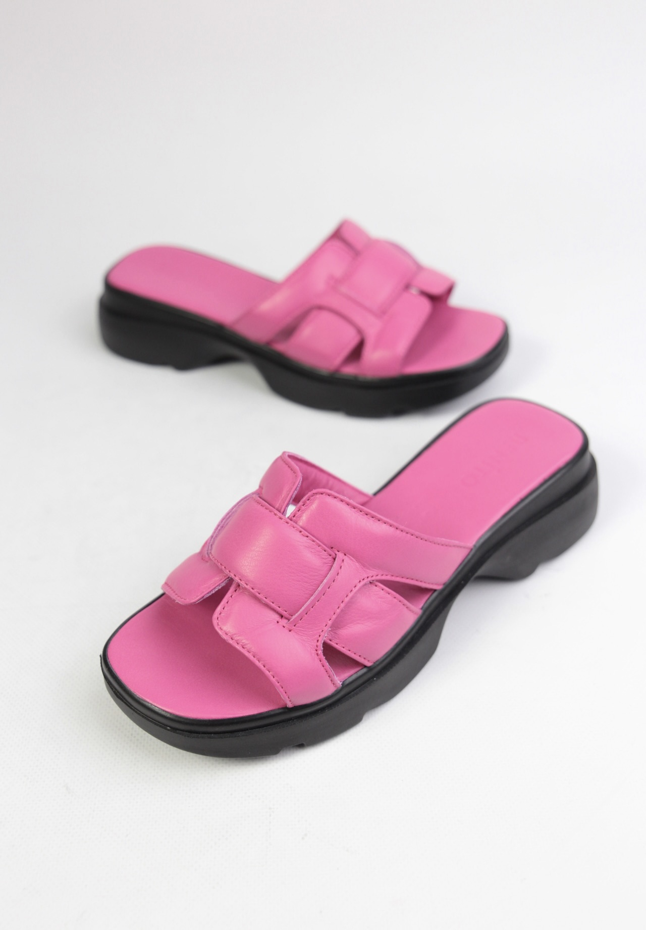 картинка Шлепанцы кожаные Benito от магазина Pratik