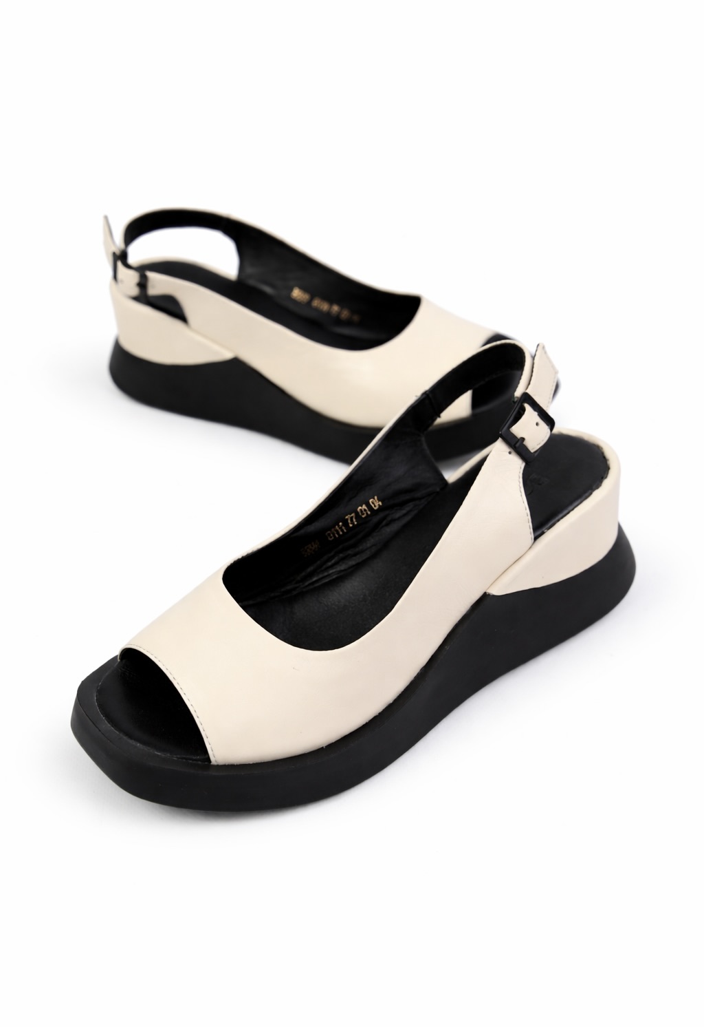 картинка Босоножки кожаные Benito от магазина Pratik