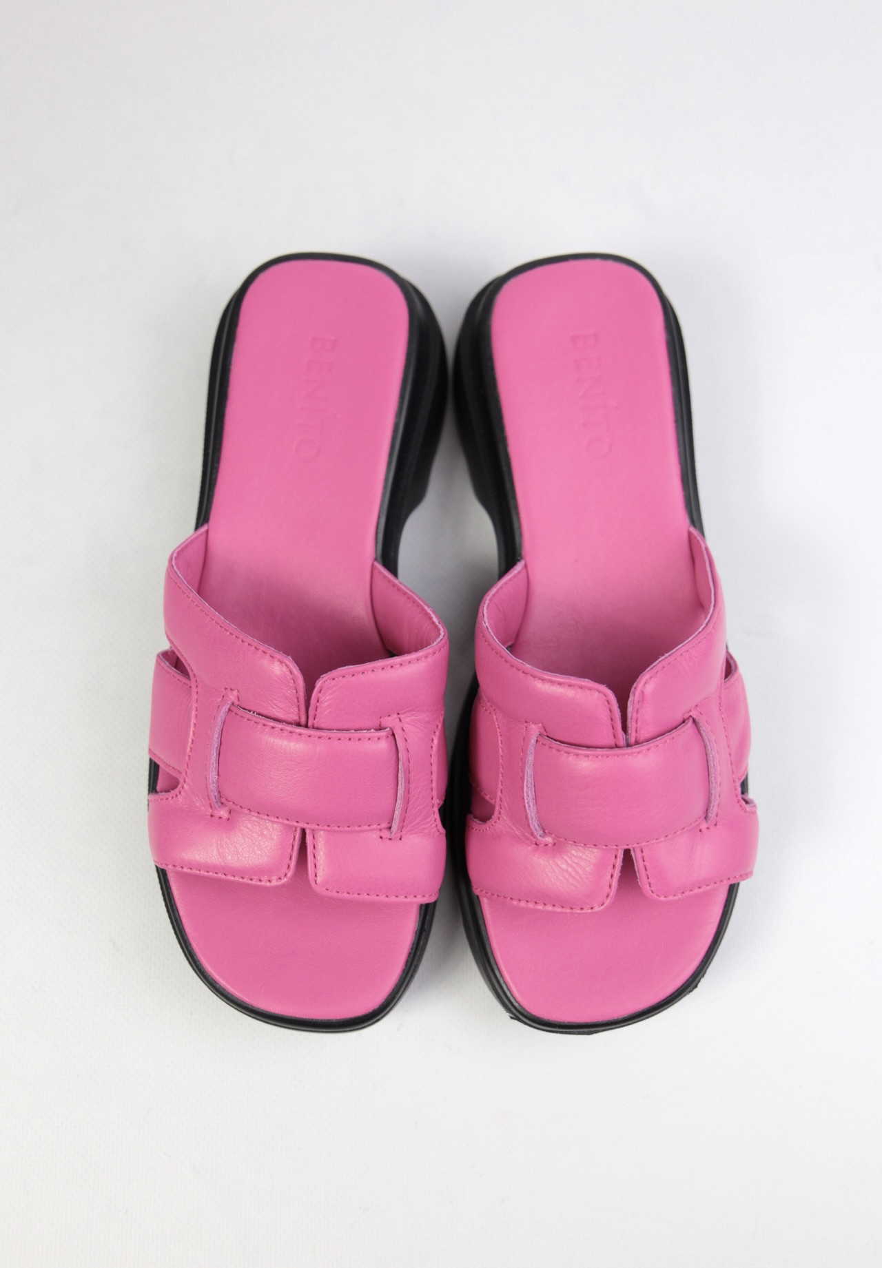 картинка Шлепанцы кожаные Benito от магазина Pratik