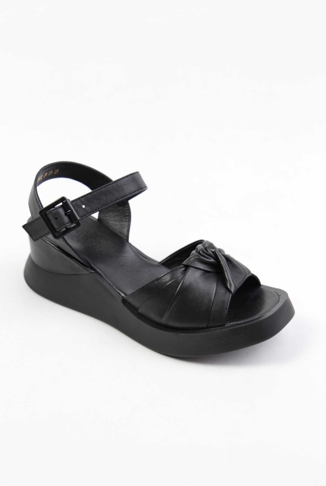 картинка Босоножки кожаные Benito от магазина Pratik