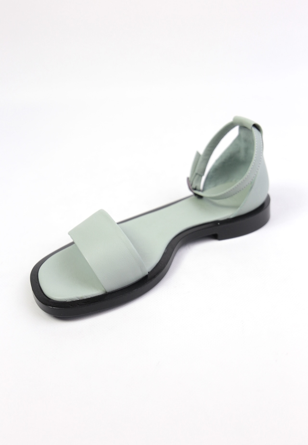 картинка Сандалии кожаные Benito от магазина Pratik