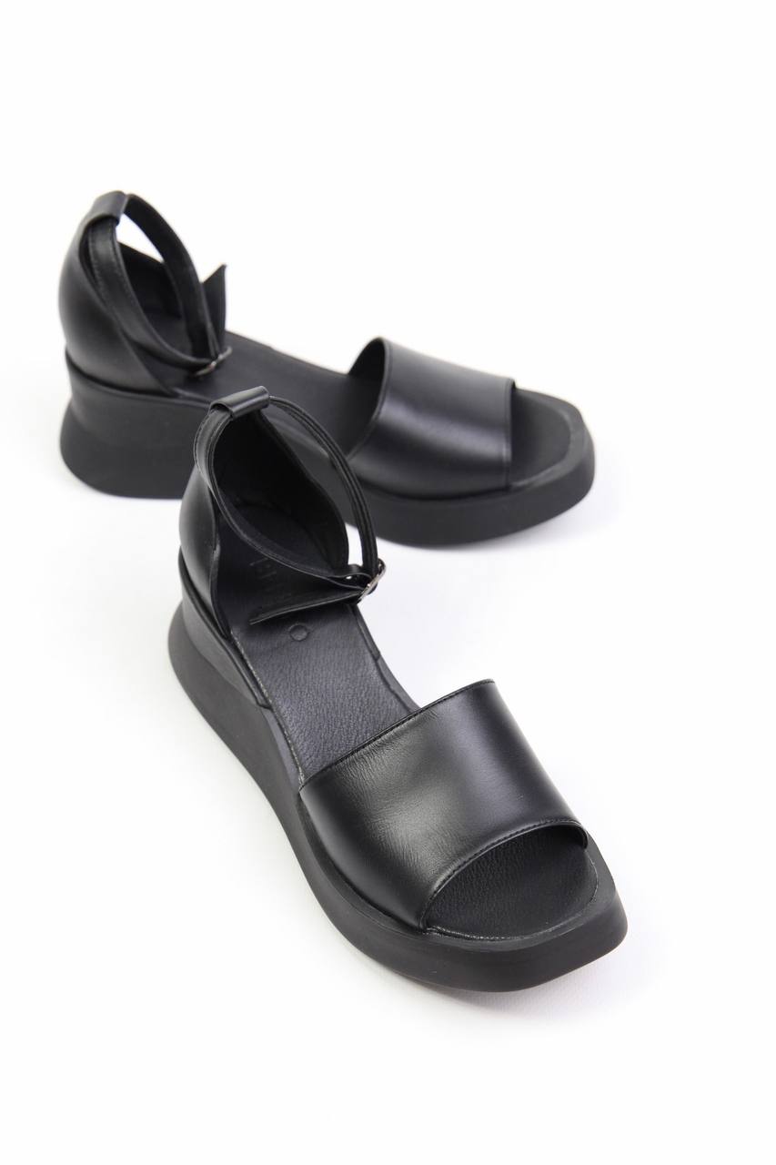 картинка Босоножки кожаные Benito от магазина Pratik