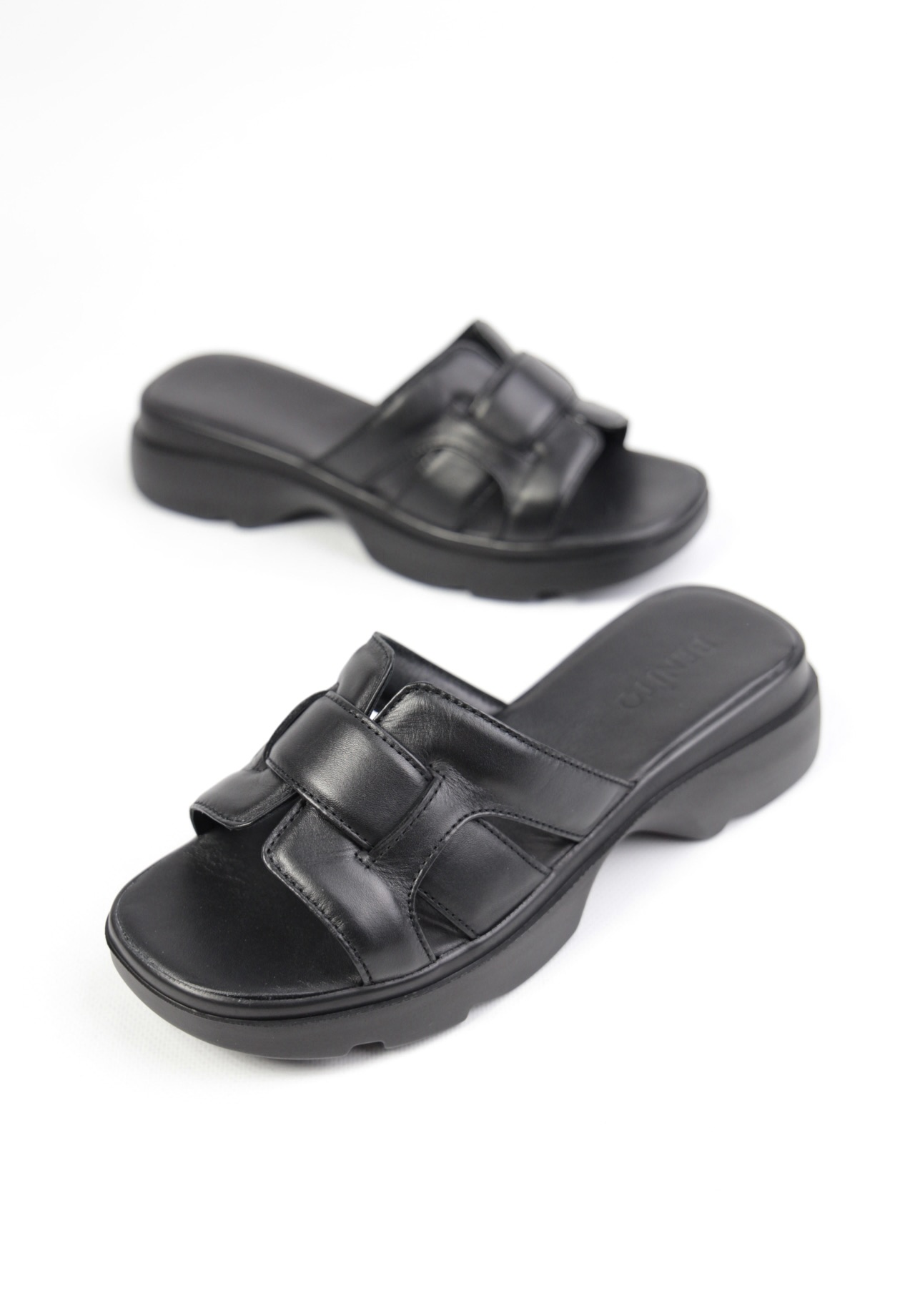 картинка Шлепанцы кожаные Benito от магазина Pratik