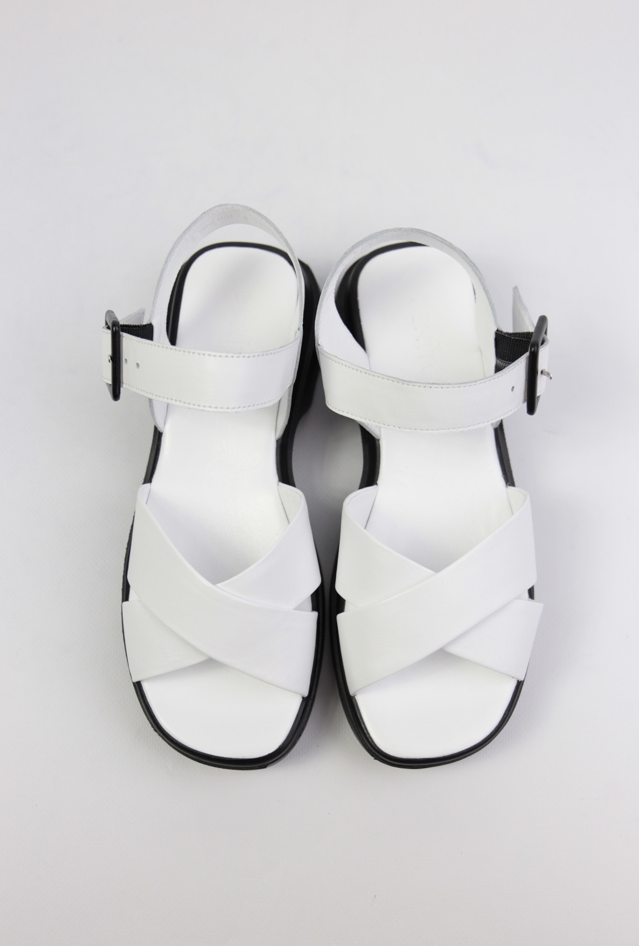 картинка Сандалии кожаные Benito от магазина Pratik