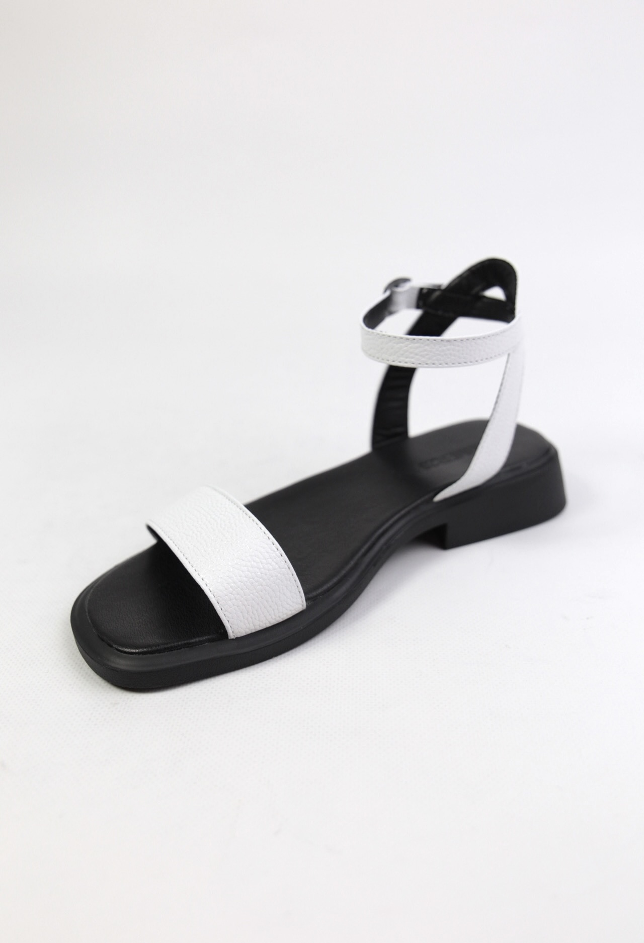 картинка Сандалии кожаные Benito от магазина Pratik