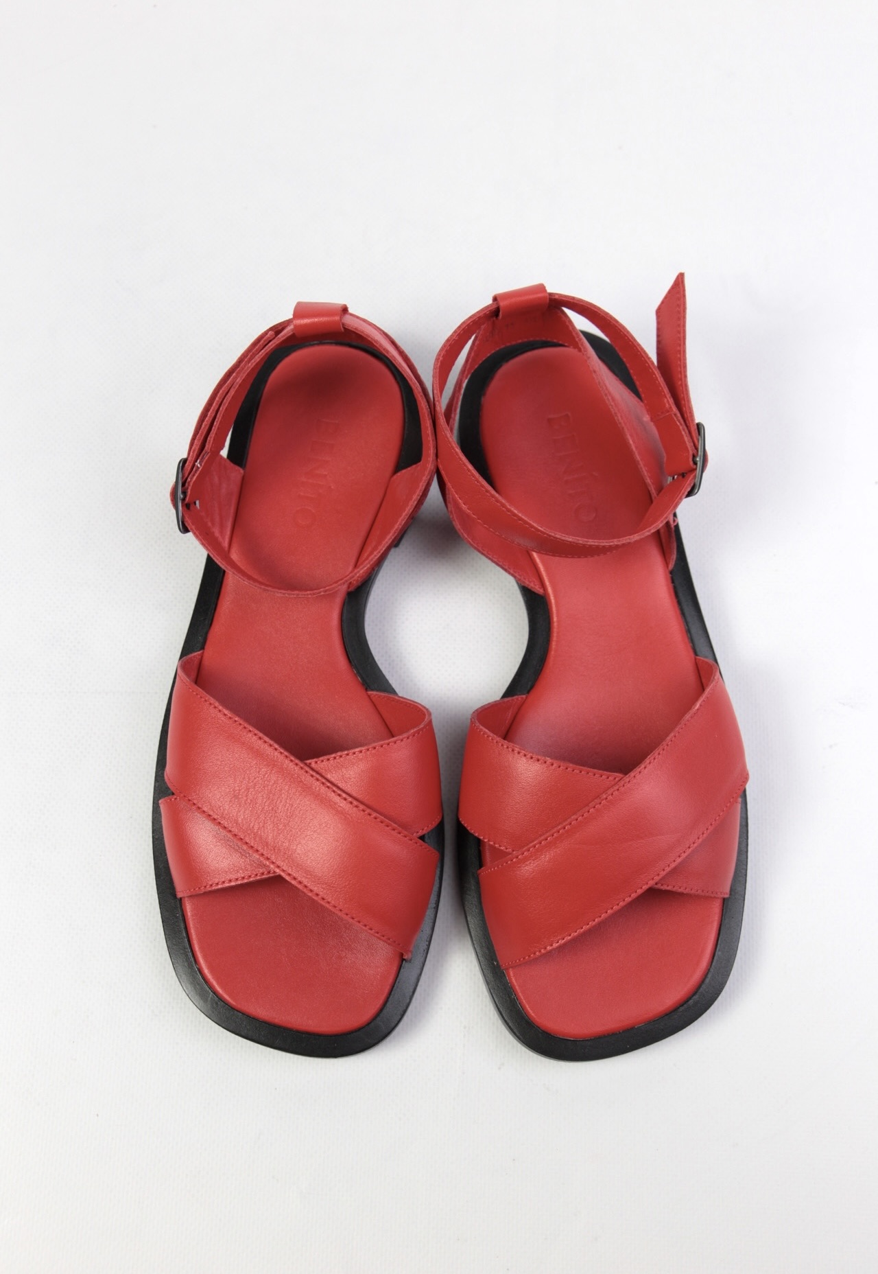 картинка Сандалии кожаные Benito от магазина Pratik