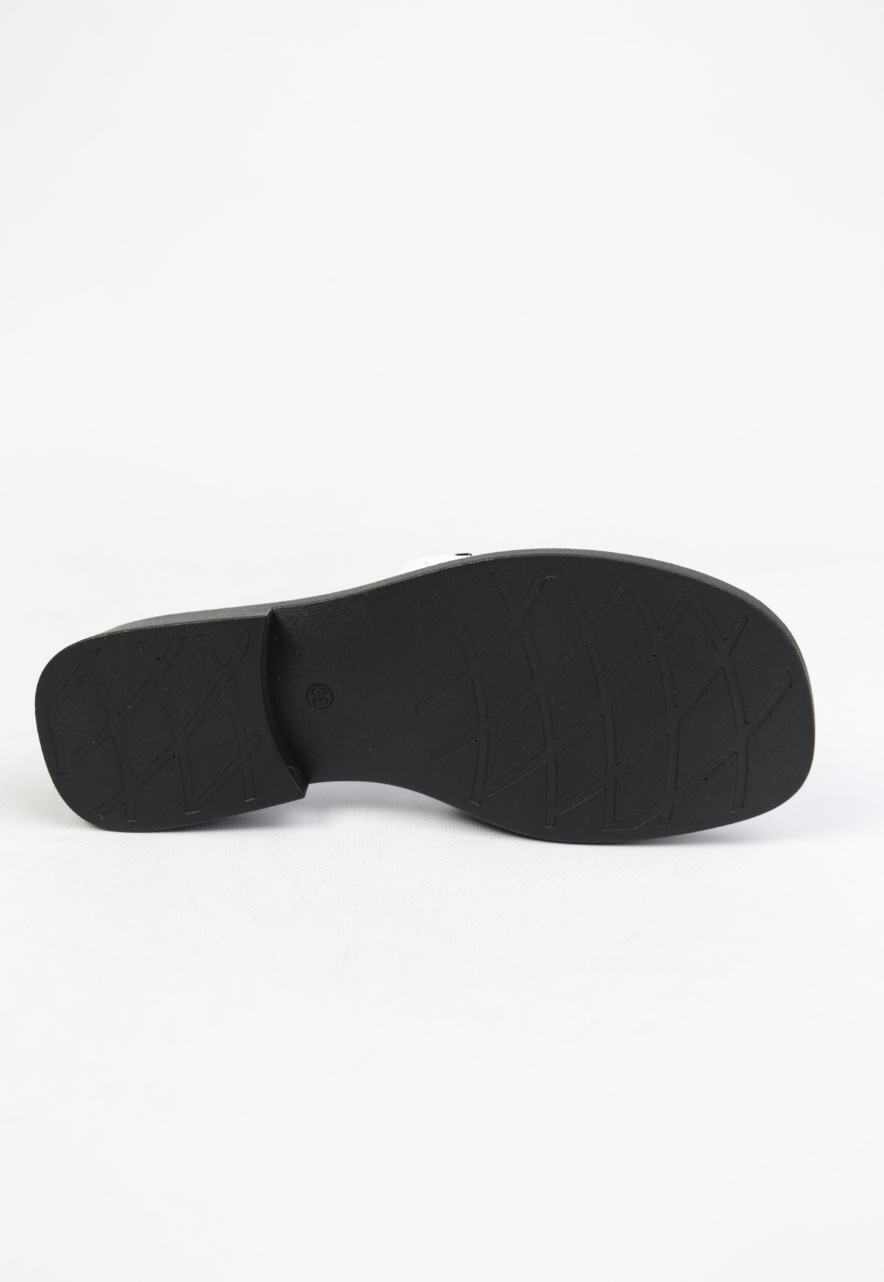 картинка Шлепанцы кожаные Benito от магазина Pratik