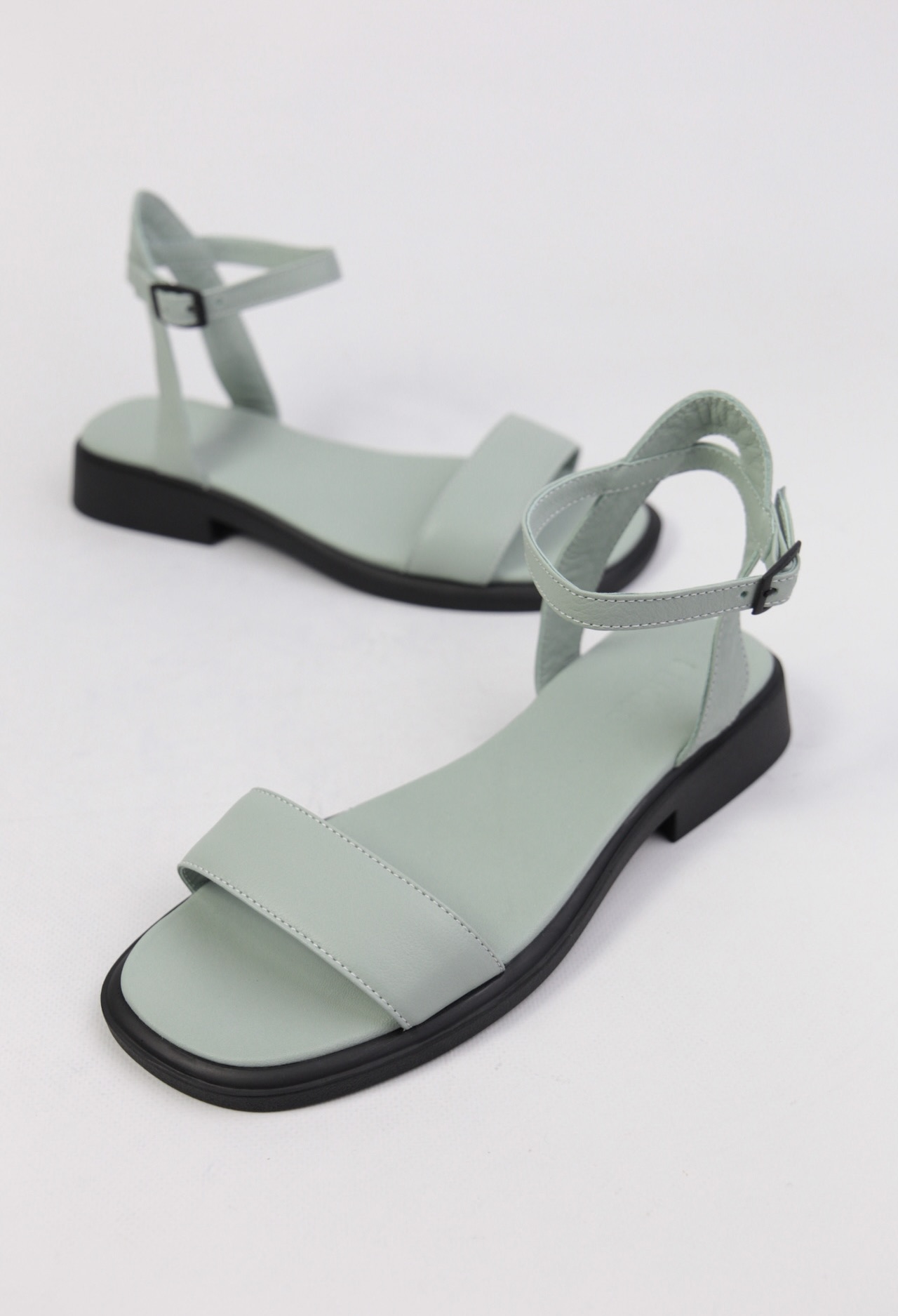 картинка Сандалии кожаные Benito от магазина Pratik