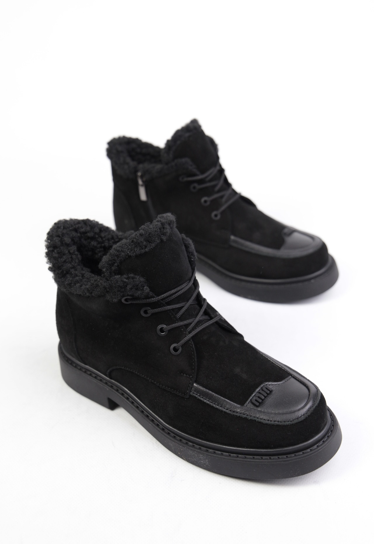 картинка Ботинки замшевые Benito от магазина Pratik