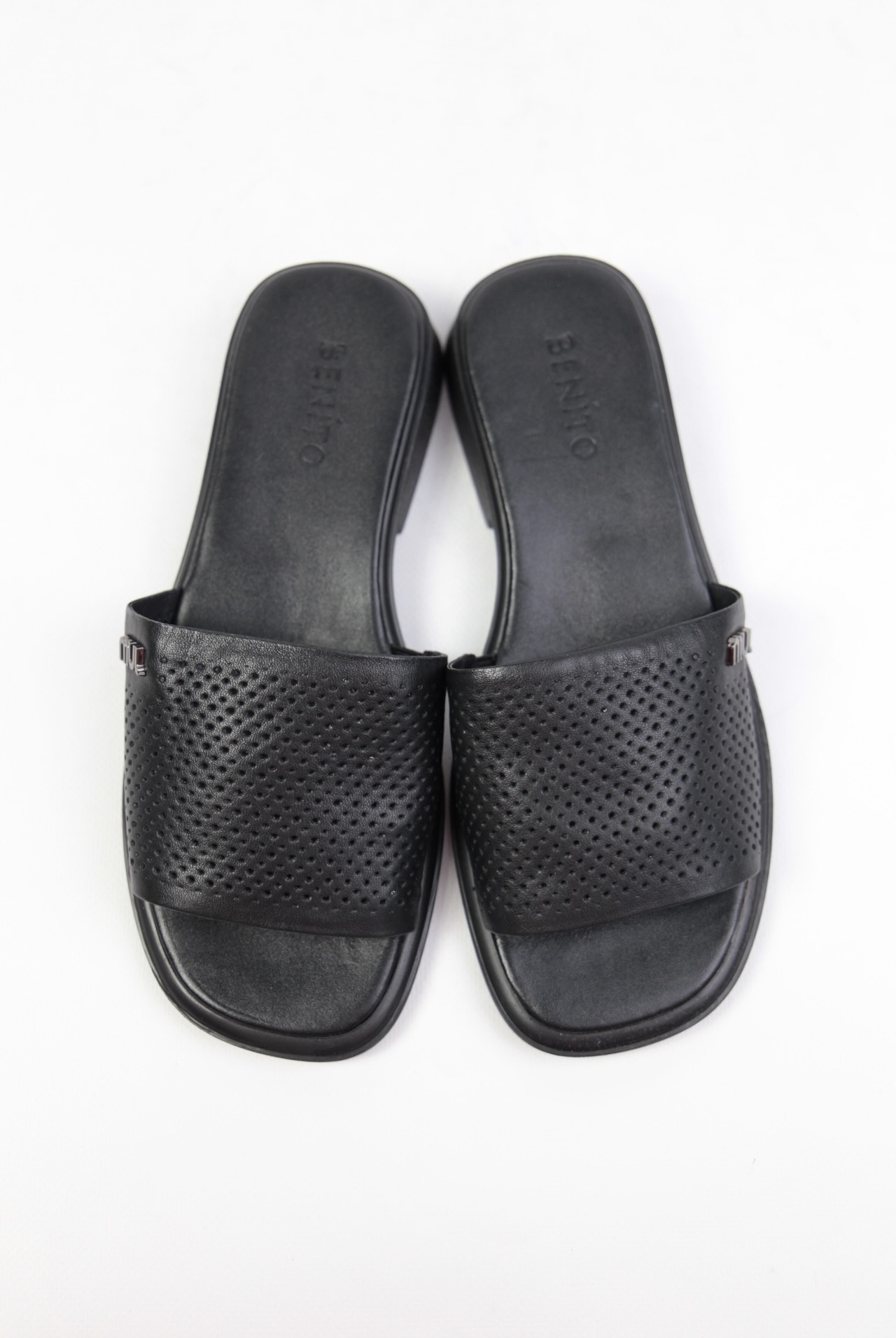 картинка Шлепанцы кожаные Benito от магазина Pratik