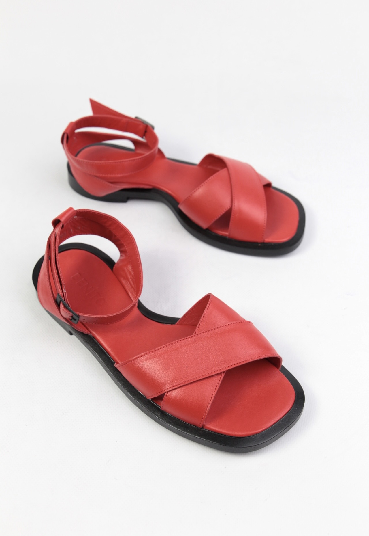 картинка Сандалии кожаные Benito от магазина Pratik