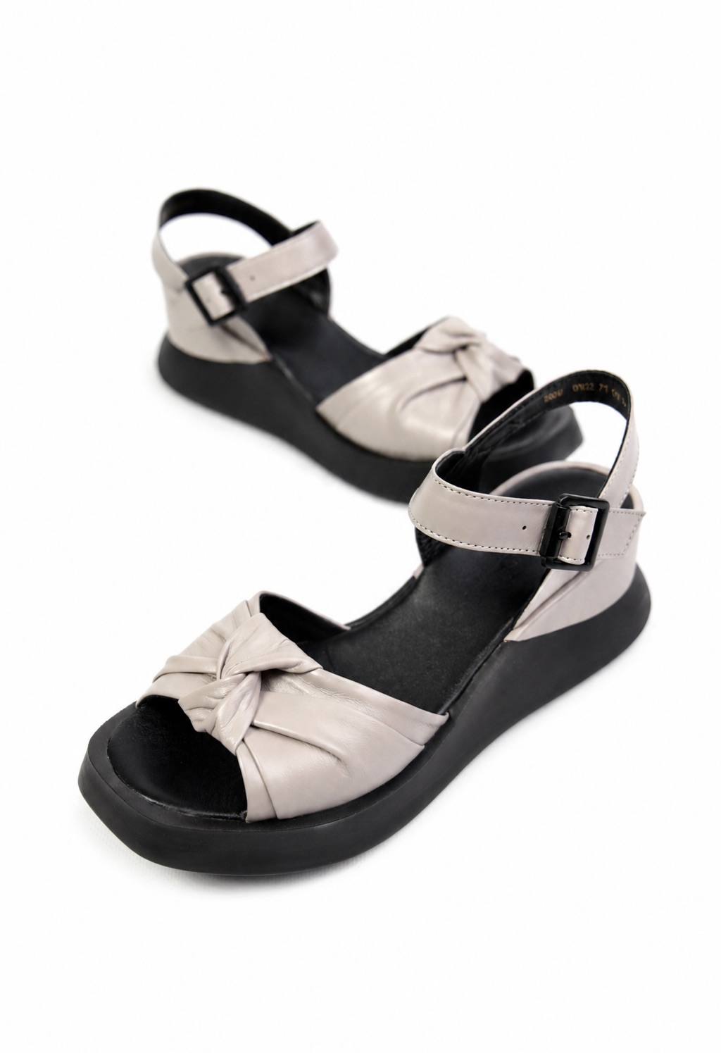 картинка Босоножки кожаные Benito от магазина Pratik