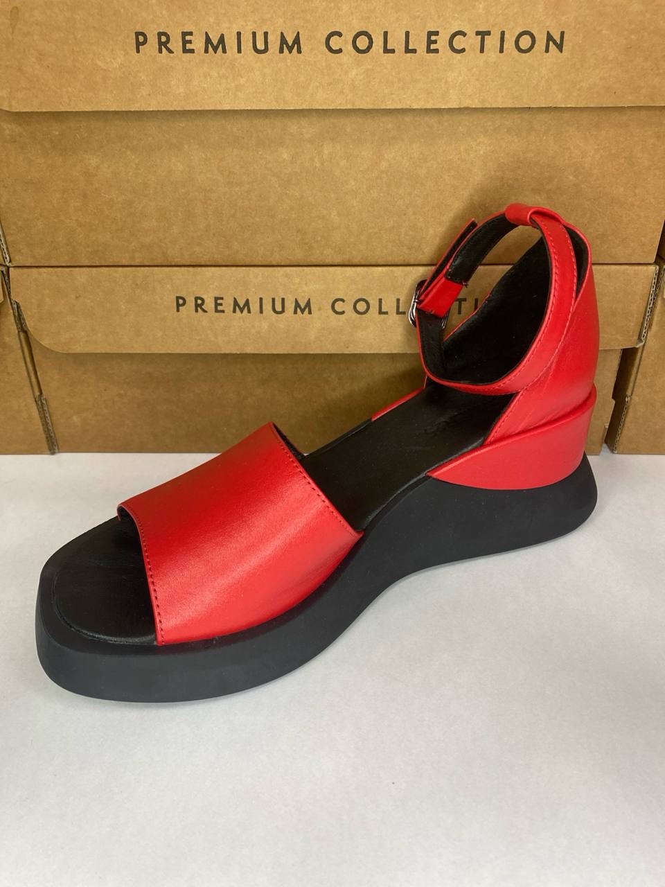 картинка Босоножки кожаные Benito от магазина Pratik