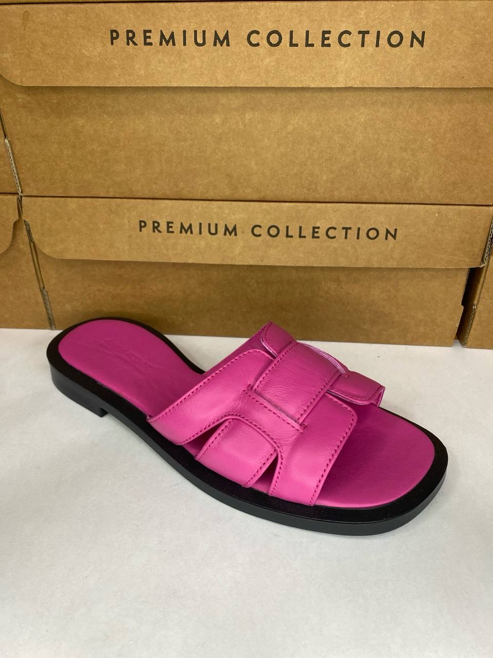 картинка Шлепанцы кожаные Benito от магазина Pratik