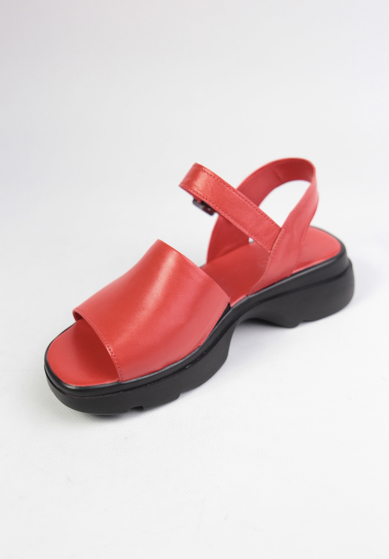 картинка Босоножки кожаные Benito от магазина Pratik