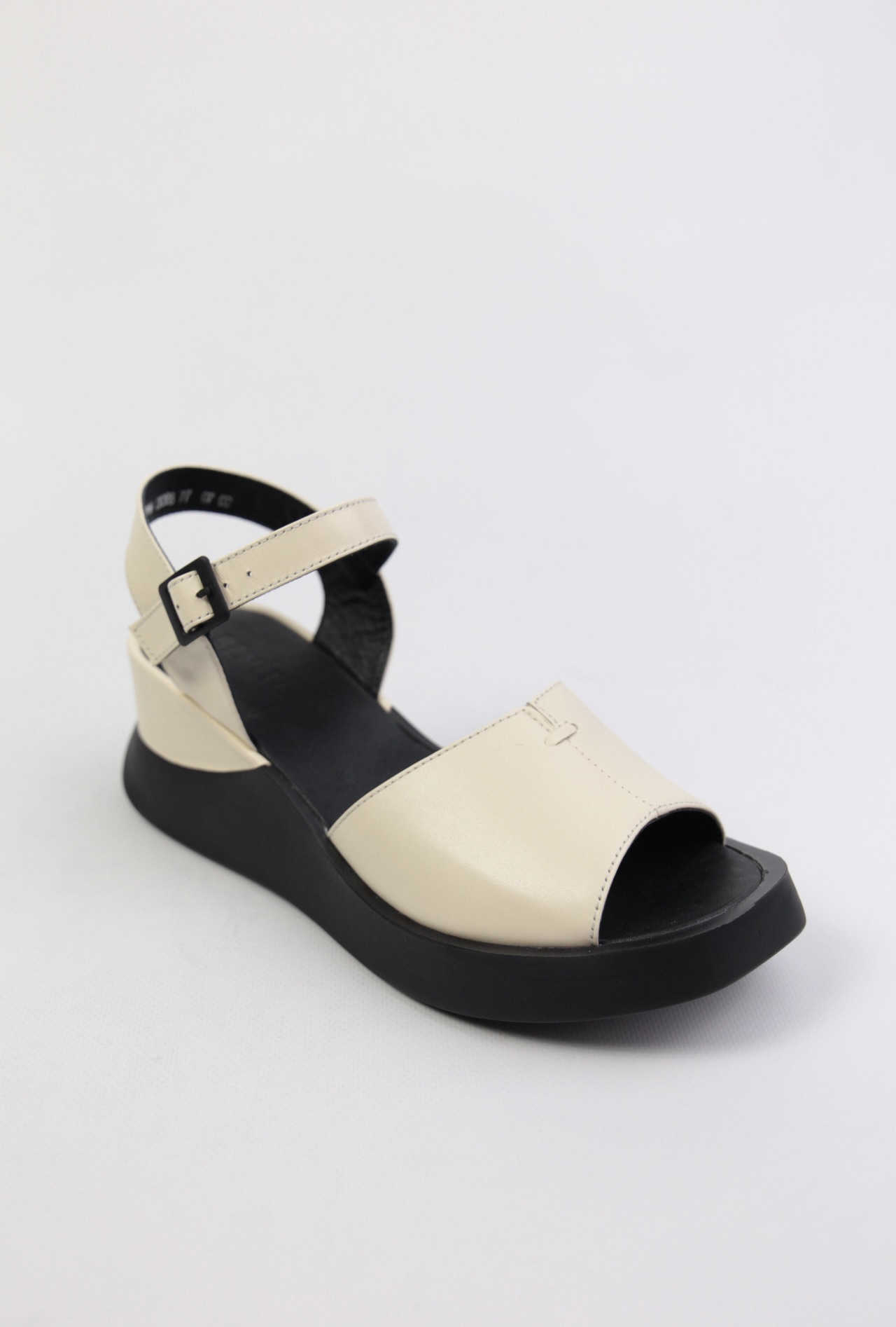 картинка Босоножки кожаные Benito от магазина Pratik