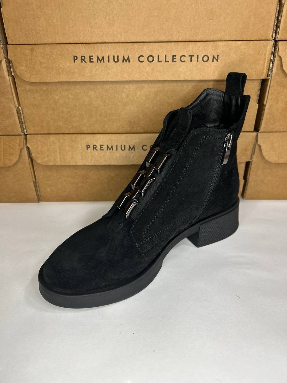 картинка Ботинки замшевые Benito от магазина Pratik