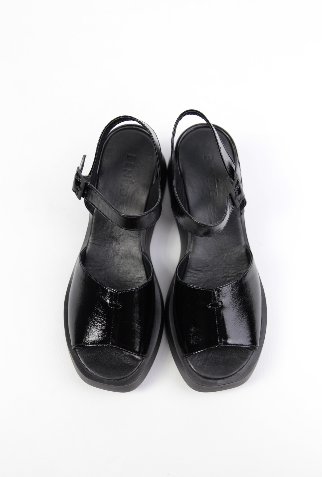 картинка Босоножки кожаные Benito от магазина Pratik