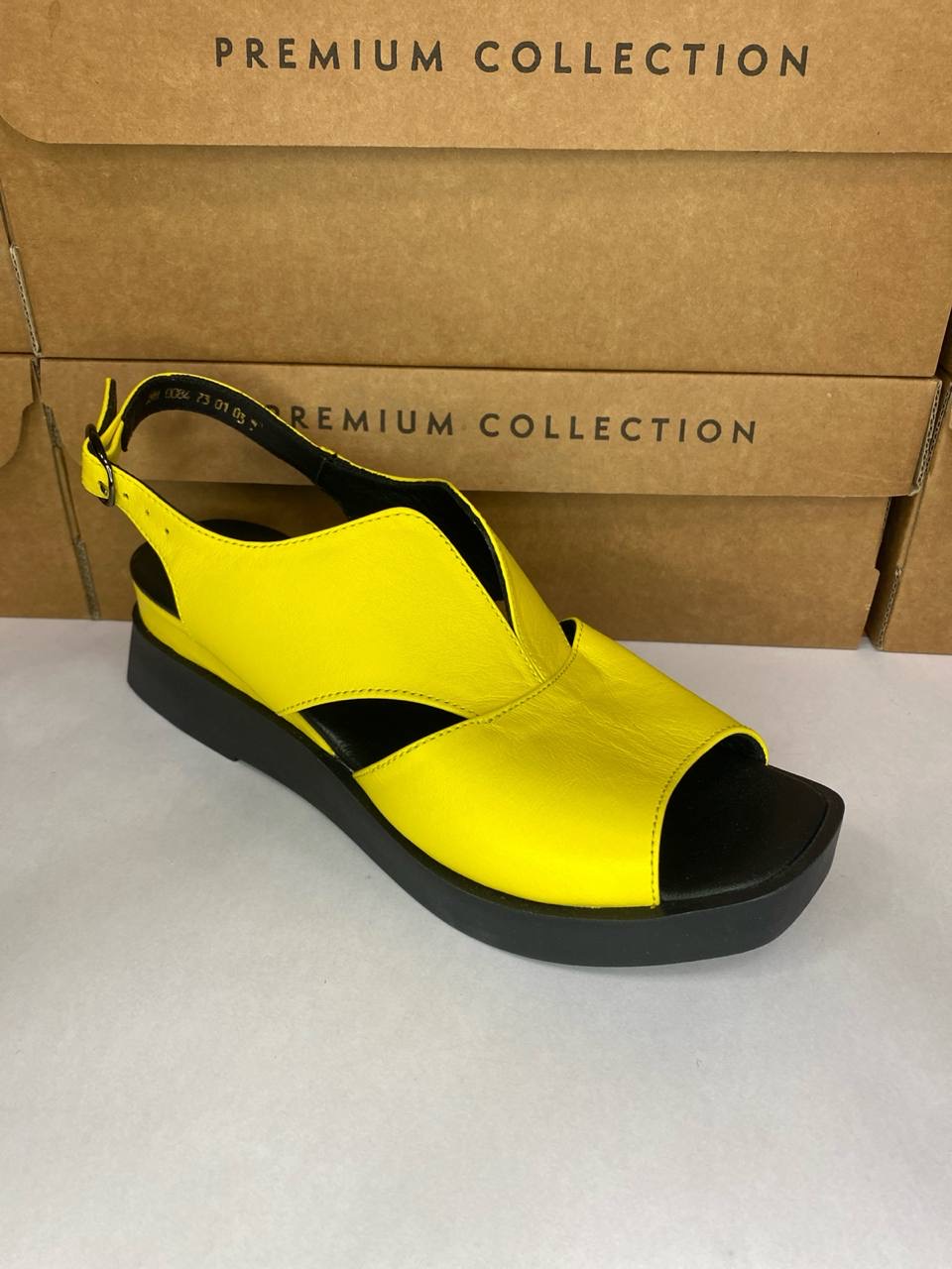 картинка Босоножки кожаные Benito от магазина Pratik