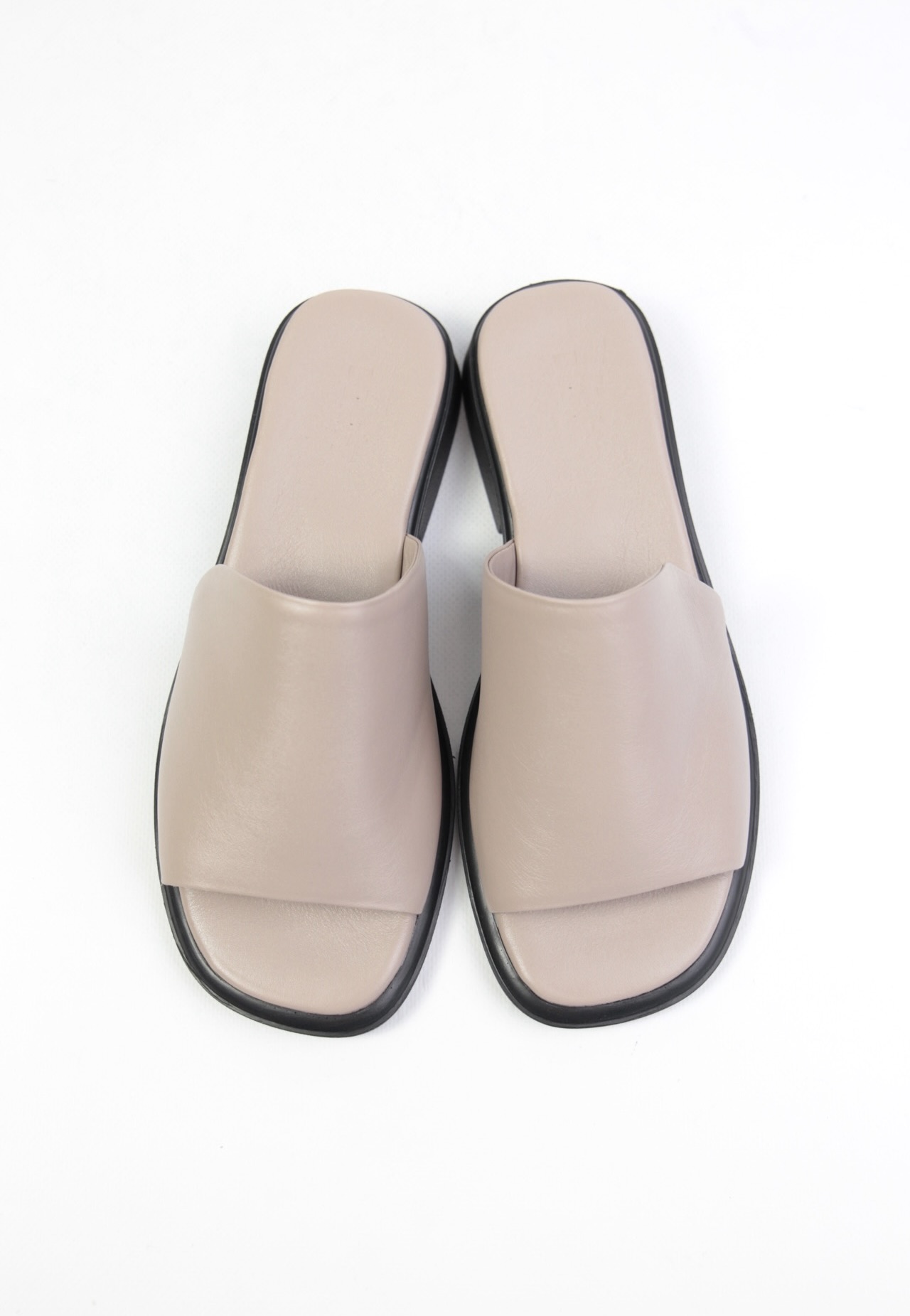 картинка Шлепанцы кожаные Benito от магазина Pratik